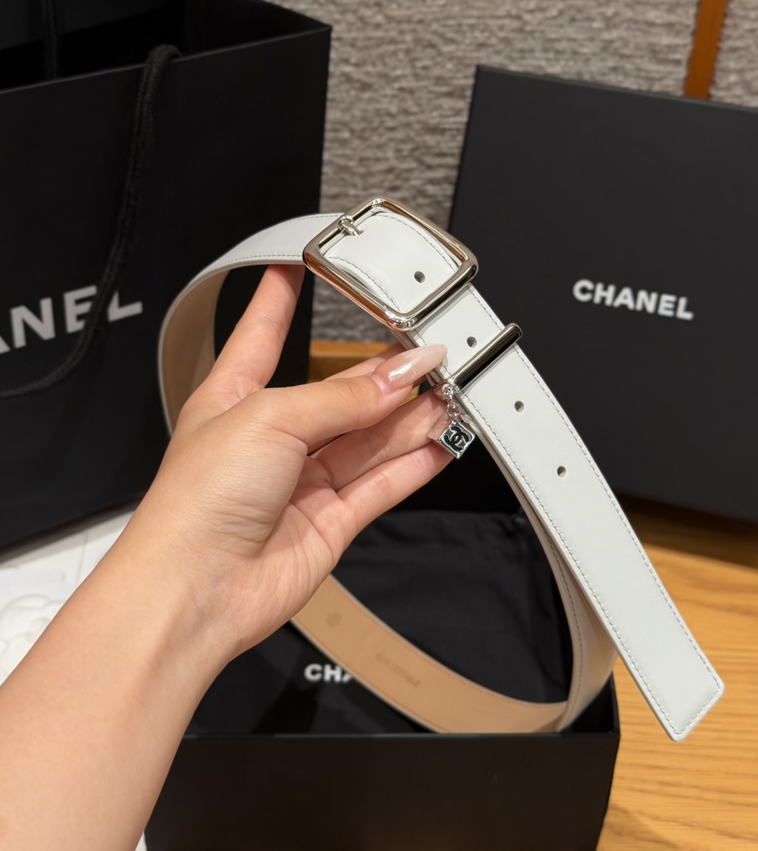 샤넬(CHANEL) 카프스킨 글로시 핀 실버 버클 벨트