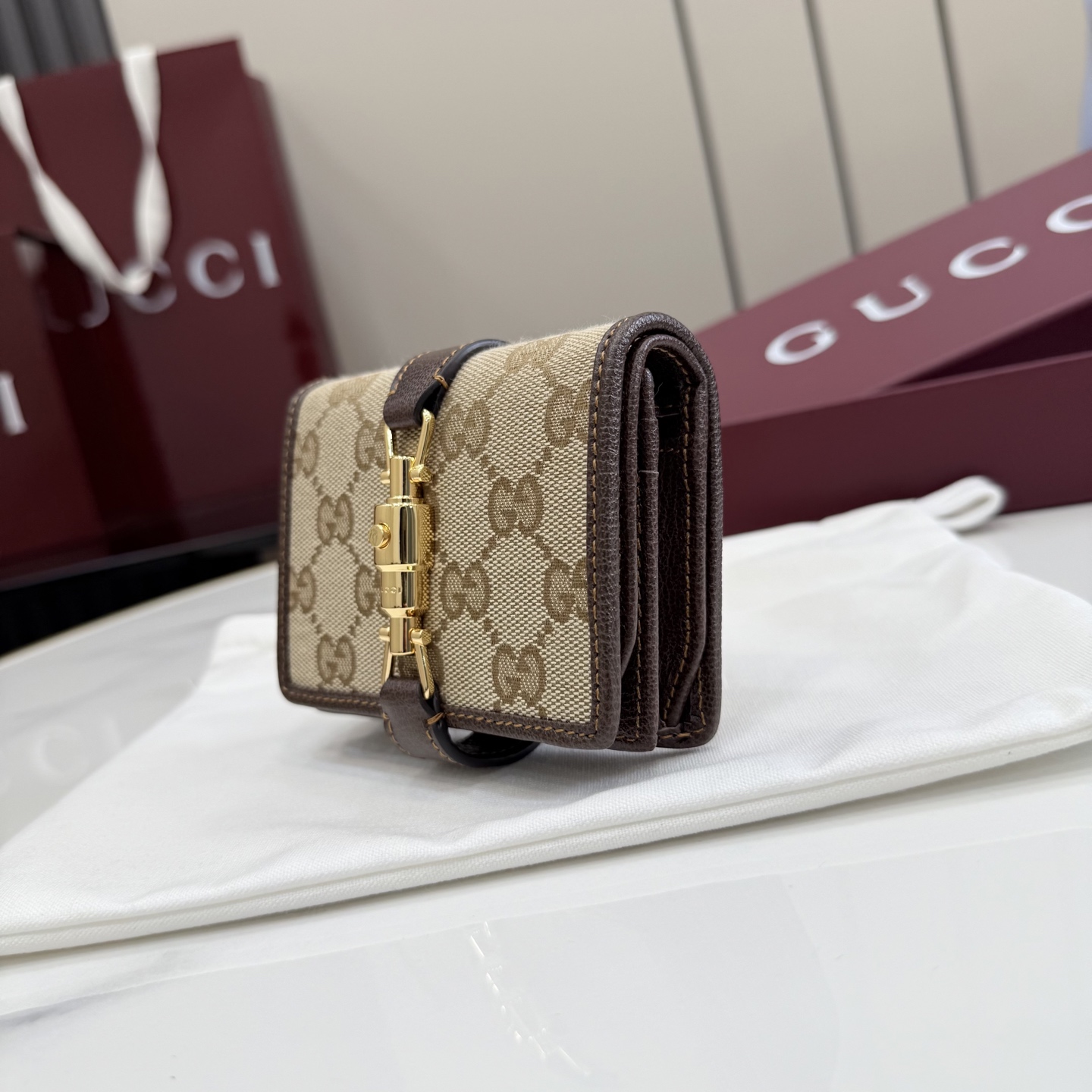 [Gucci] 구찌 26SS Jackie 재키 1961 GG 캔버스 중지갑 (샌드/브라운)