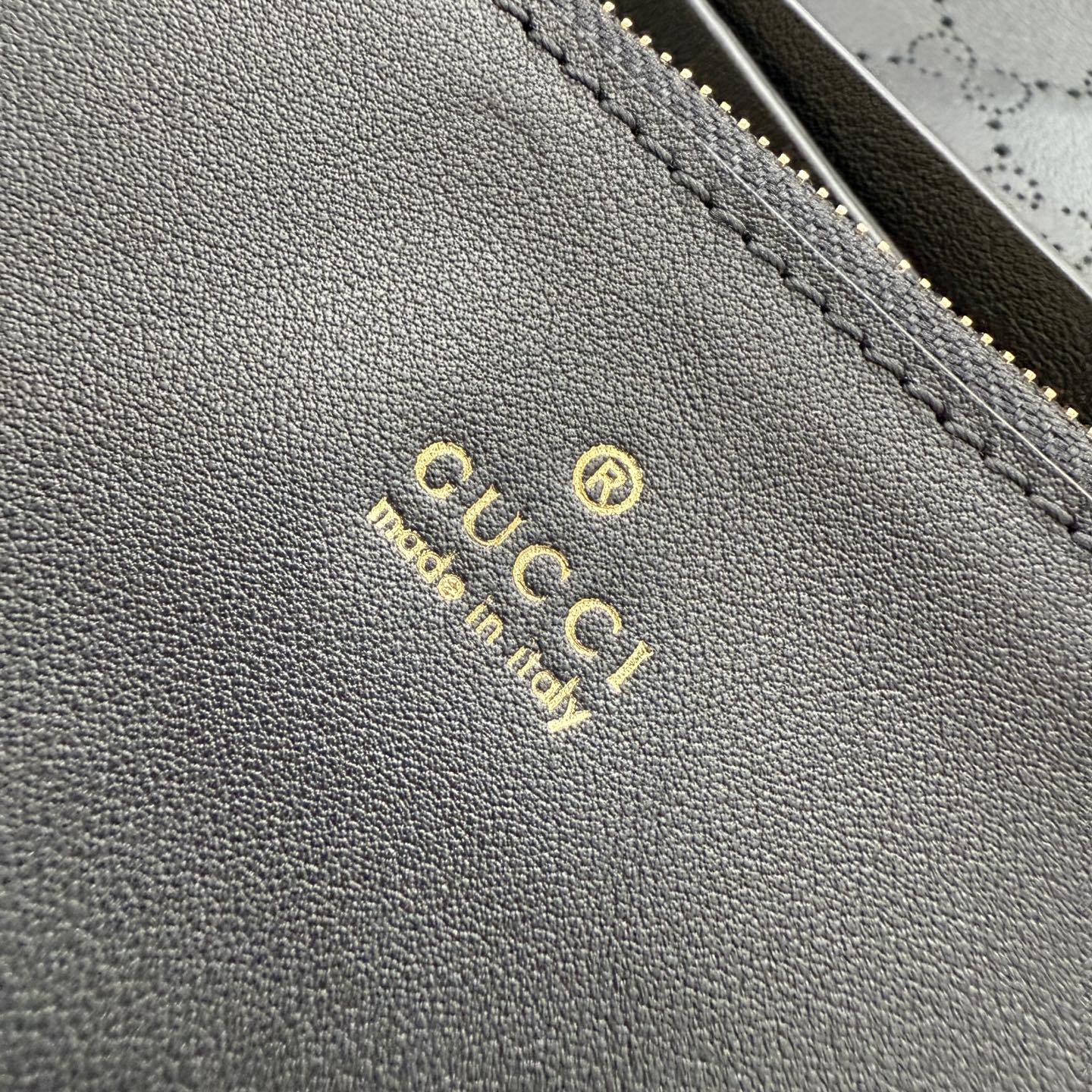GUCCI 구찌 Generation 제너레이션 GG 질리오(Giglio) 펀칭 레더 토트백 - 블랙 라지 가방