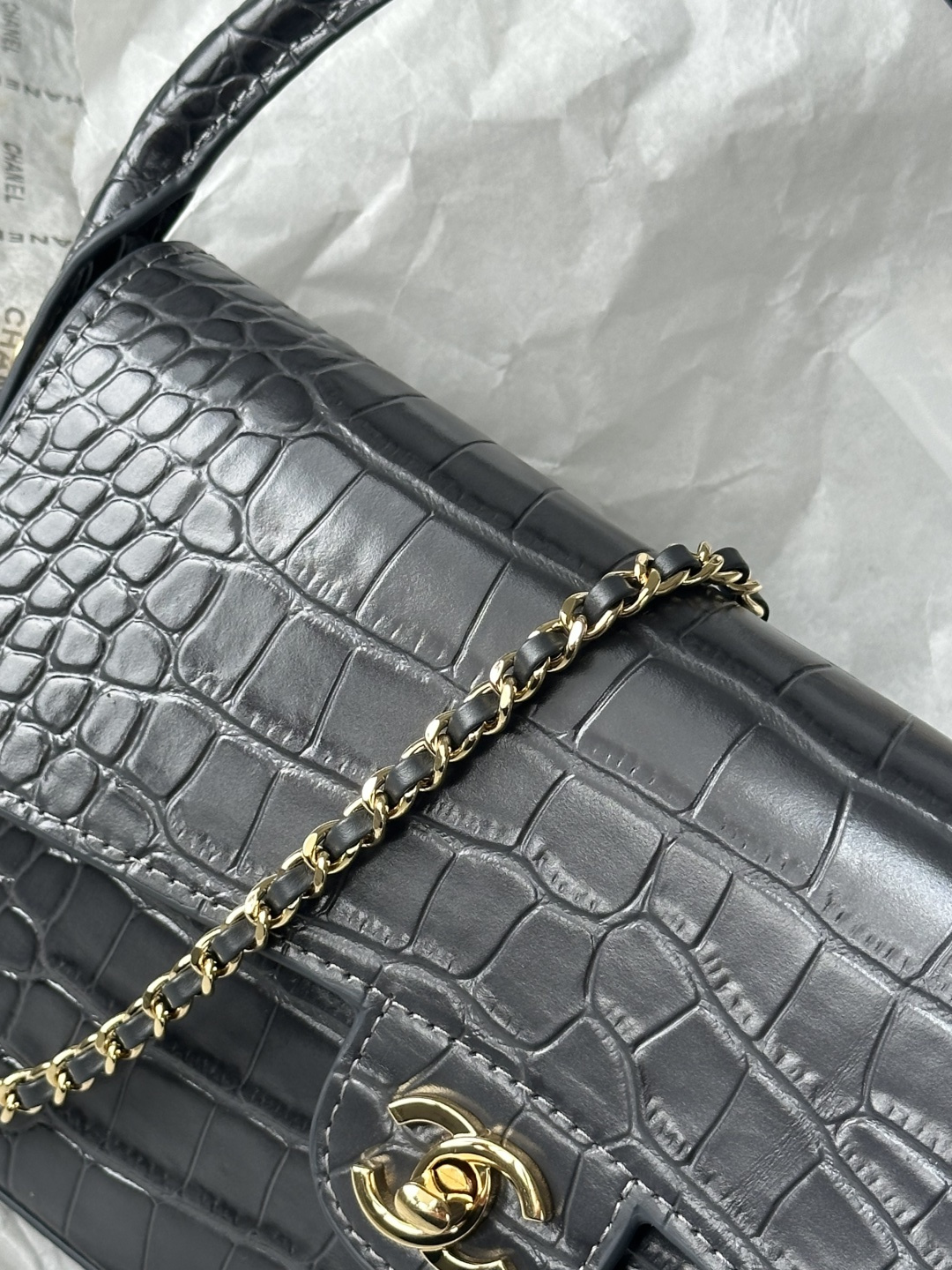 CHANEL 샤넬 26A 크로커다일 엠보스드 탑핸들 플랩백 가방 / AS6425