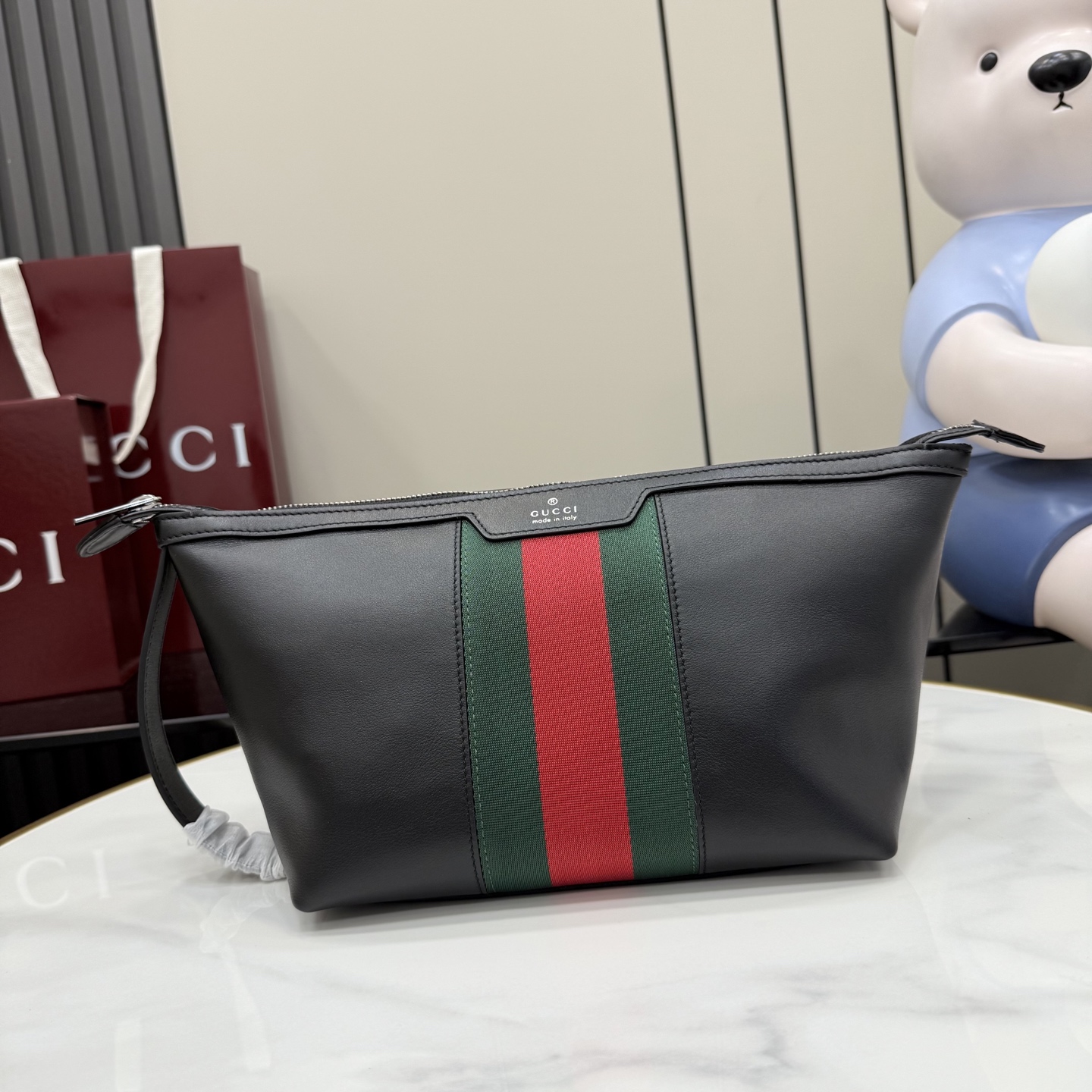 GUCCI 구찌 Generation 제너레이션 GG 소프트 레더 파우치 가방