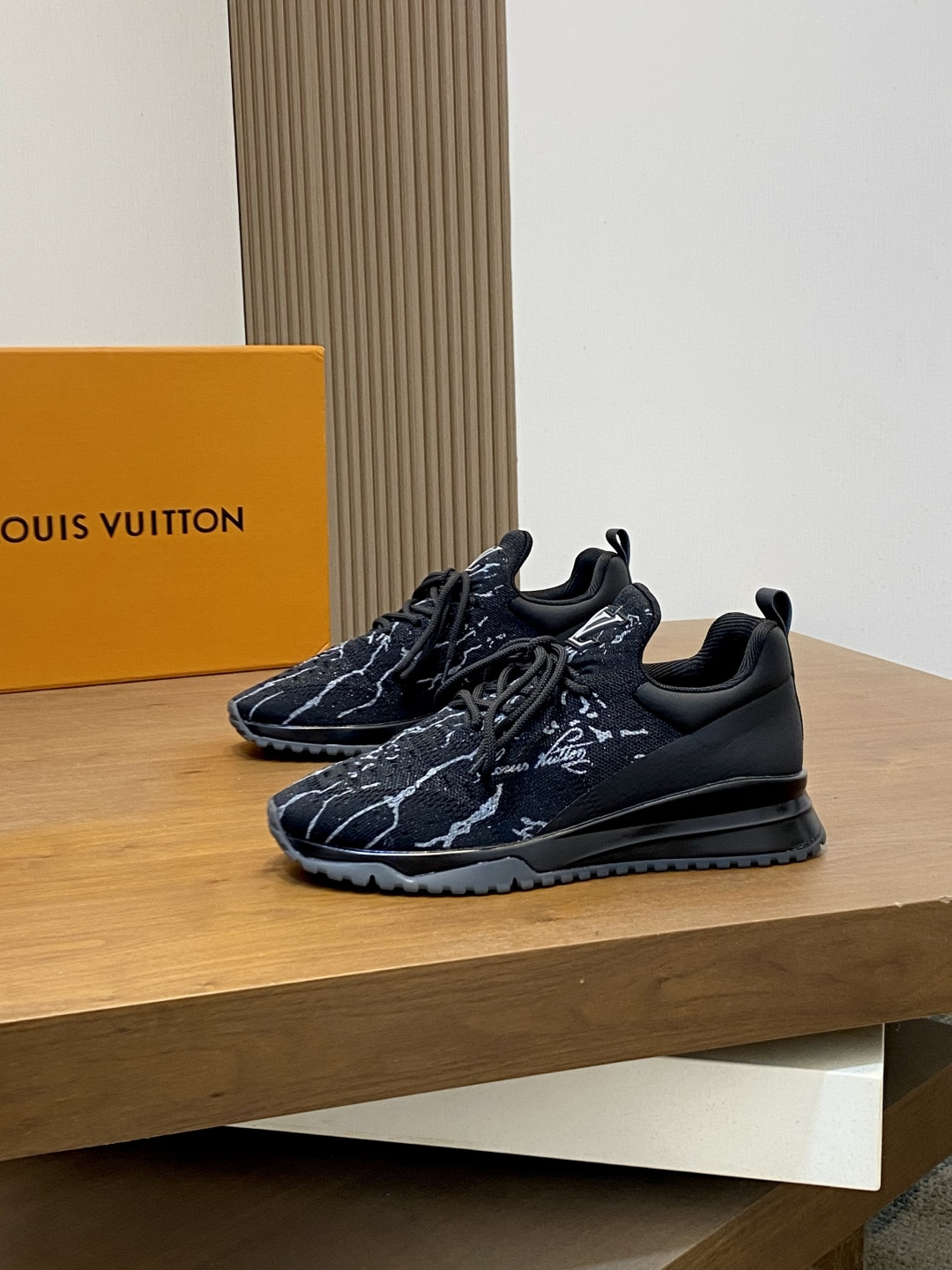 [Louis Vuitton] LV 루이비통 Beverly Hills 비버리 힐즈 모노그램 플라이니트 스니커즈 신발 복제