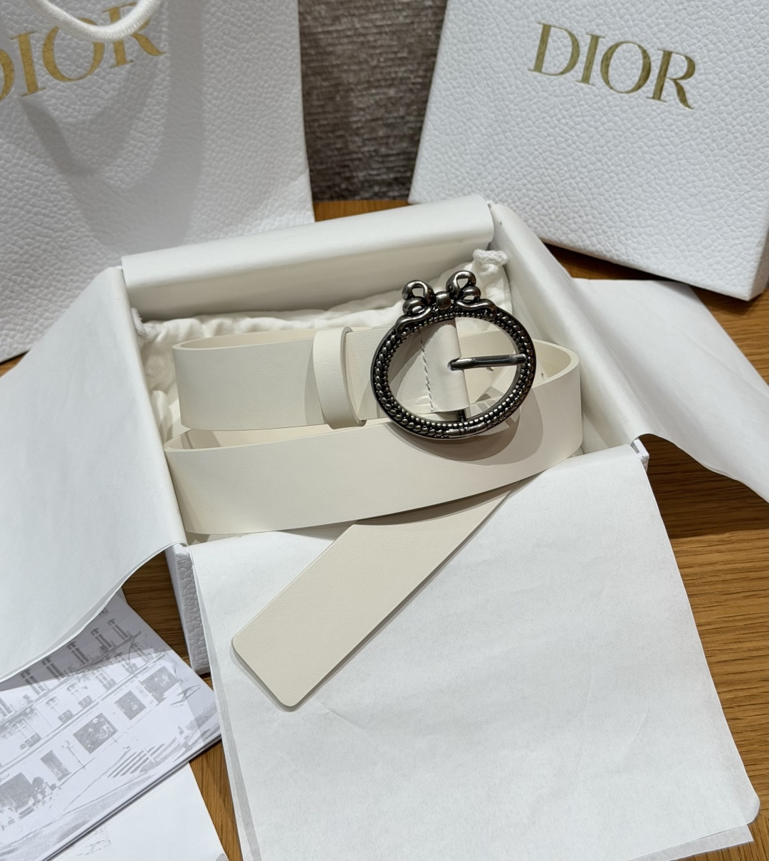 디올(DIOR) 리버서블 카프스킨 앤티크 핀 버클 벨트