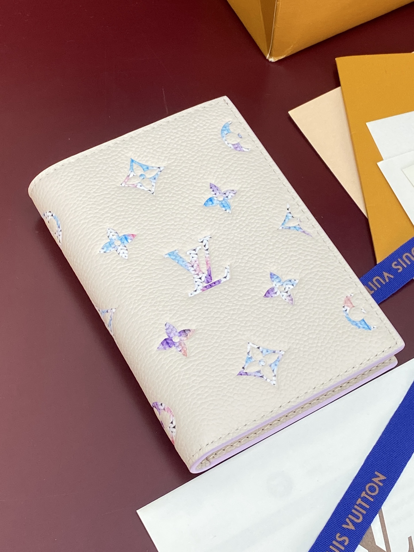 [Louis Vuitton] LV 루이비통 엠프레인 마카롱 그라데이션 패스포트 홀더 지갑 M29811