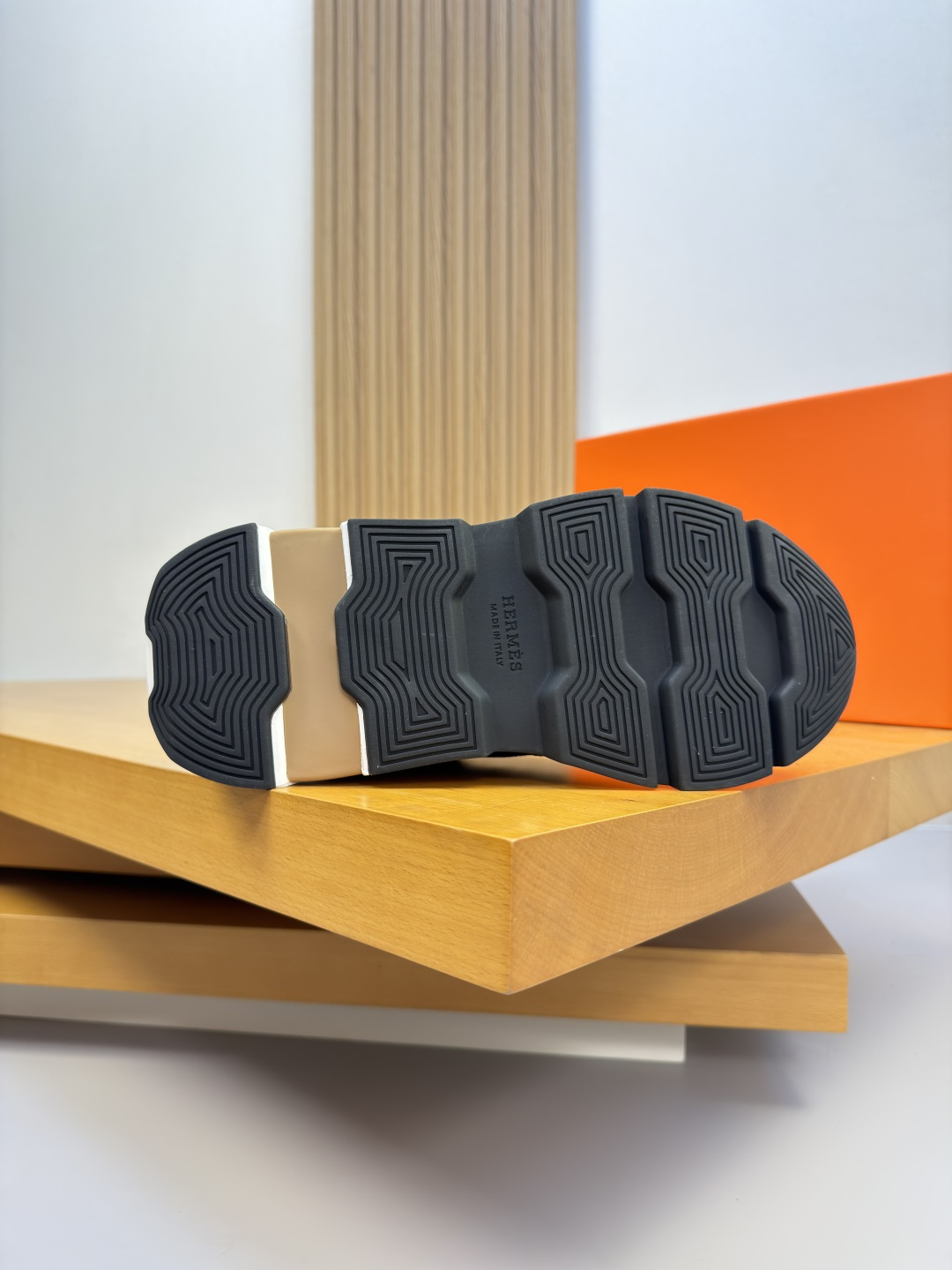 [Hermes] 에르메스 프리미엄 스웨이드 레더 콤비 스니커즈 신발