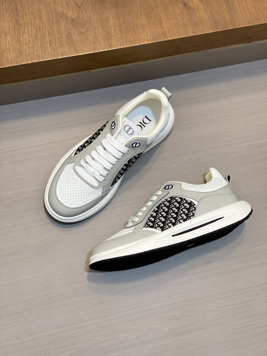 [Dior] 디올 시그니처 엠보스 & 패브릭 콤비 스니커즈 신발