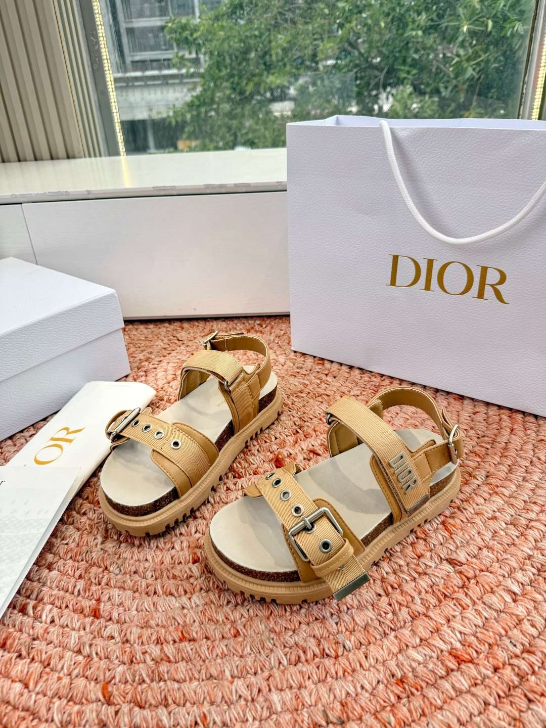 디올(DIOR) CD 버클 샌들 신발
