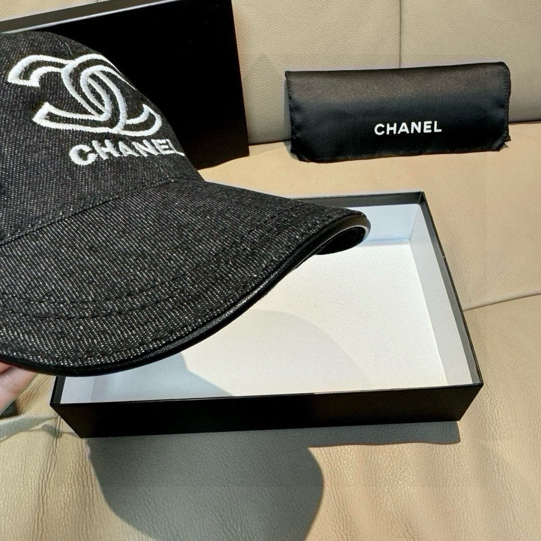 샤넬(CHANEL) 데님 로고 볼캡 모자