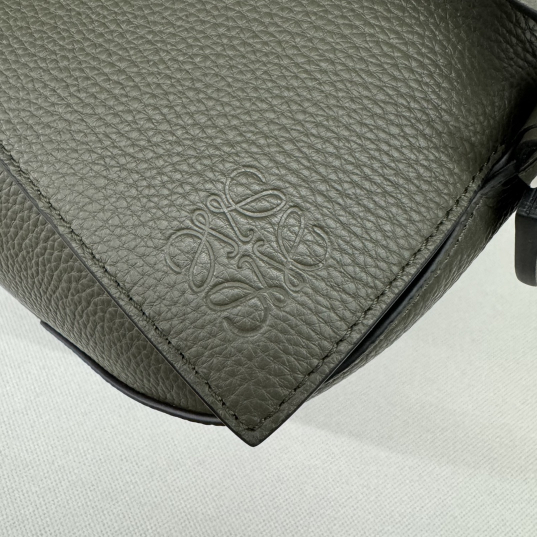 Loewe Puzzle Edge 로에베 퍼즐 라지 백 가방