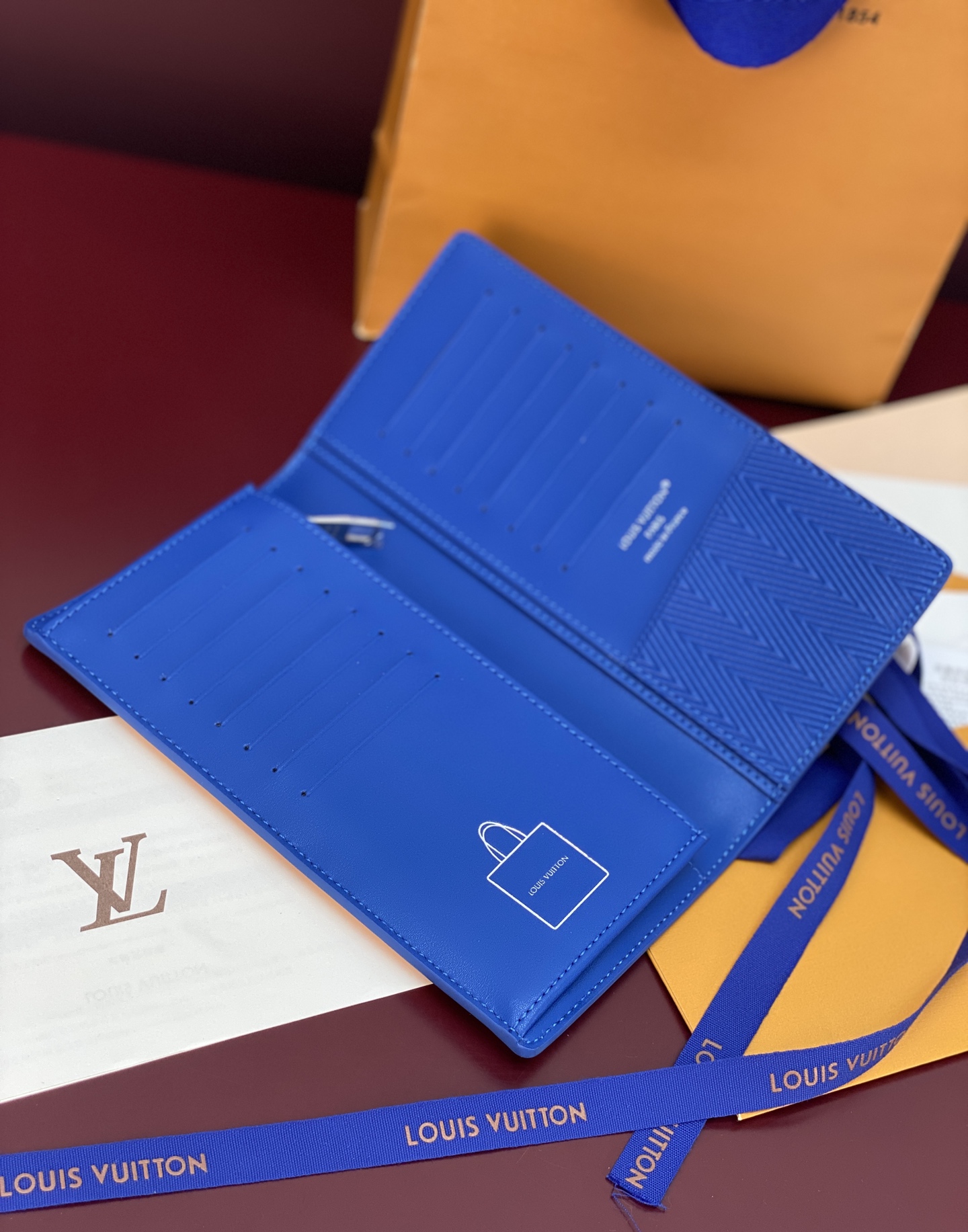 [Louis Vuitton] LV 루이비통 쇼퍼백 모티브 Brazza 브라짜 월렛 지갑 M2A555