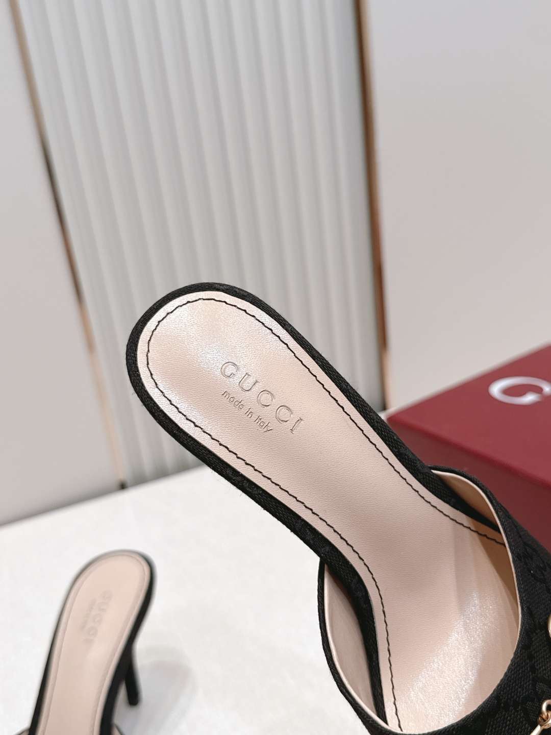 구찌(GUCCI) 홀스빗 모노그램 뮬 힐 신발