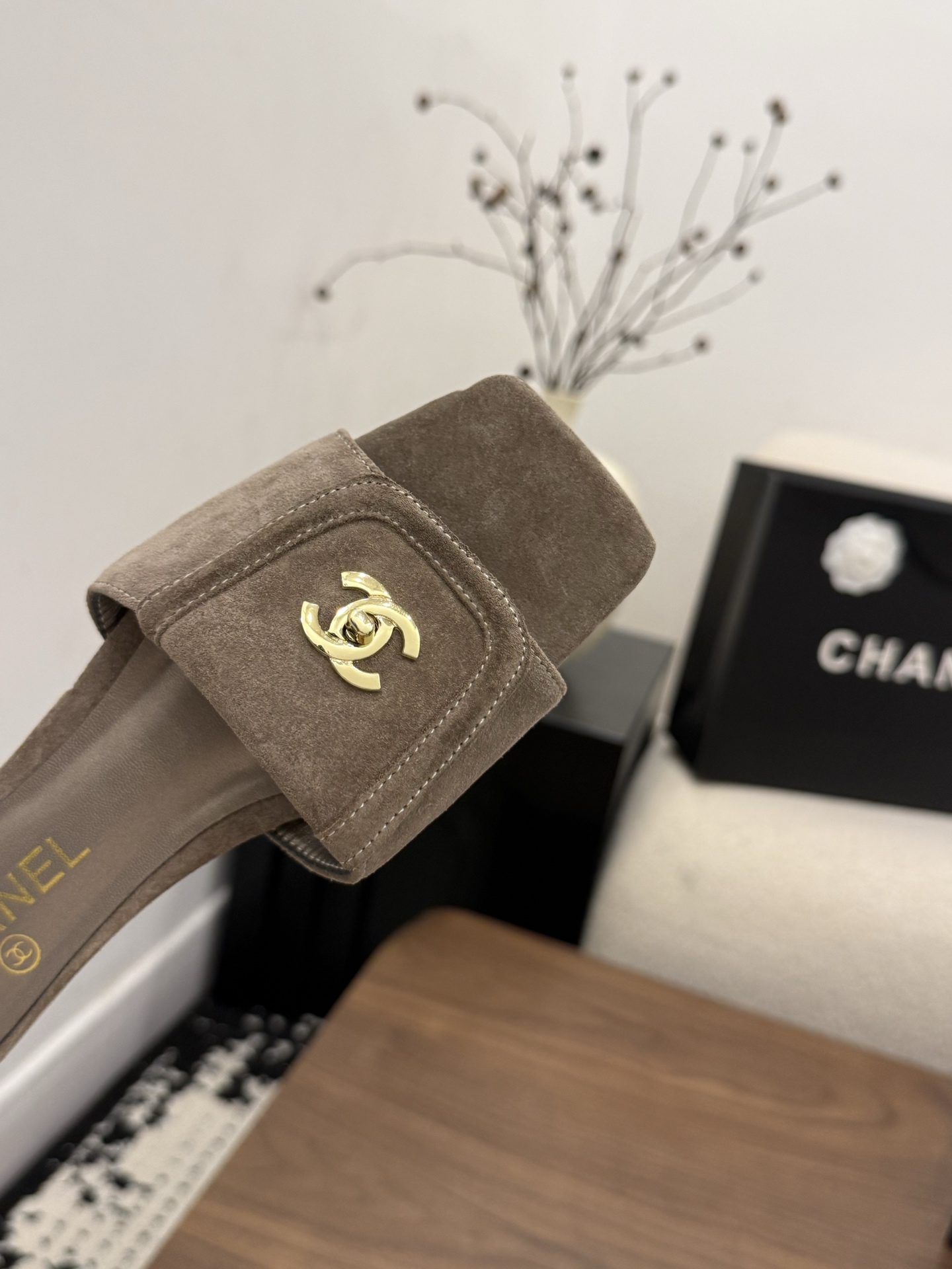샤넬(CHANEL) 버클 스퀘어토 플랫 슬리퍼 신발