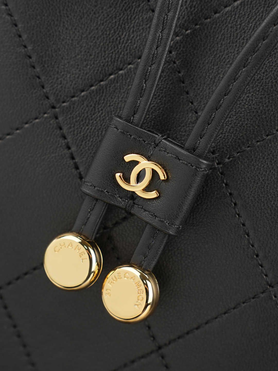 CHANEL 샤넬 26B 램스킨 버킷백 (라지) 가방 / 6584