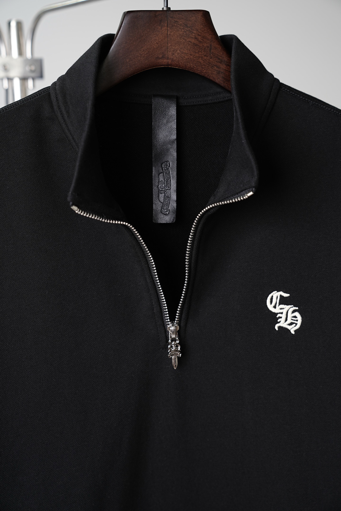 크롬하츠(CHROME HEARTS) 자수 하프집업 맨투맨 상의 의류