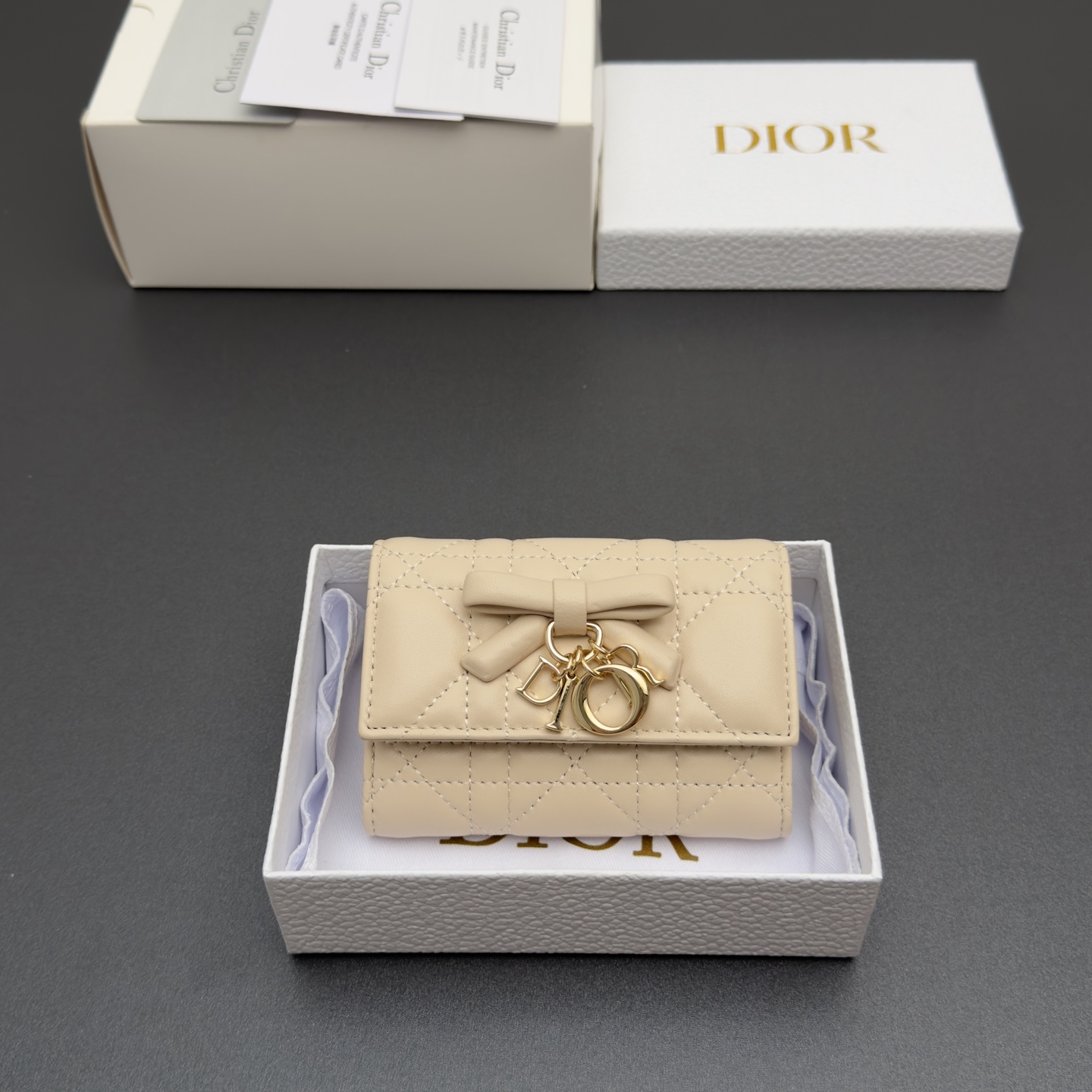[Dior] 디올 Lady Freesia 레이디 프리지아 까나쥬 램스킨 지퍼 미니 지갑 / S2607