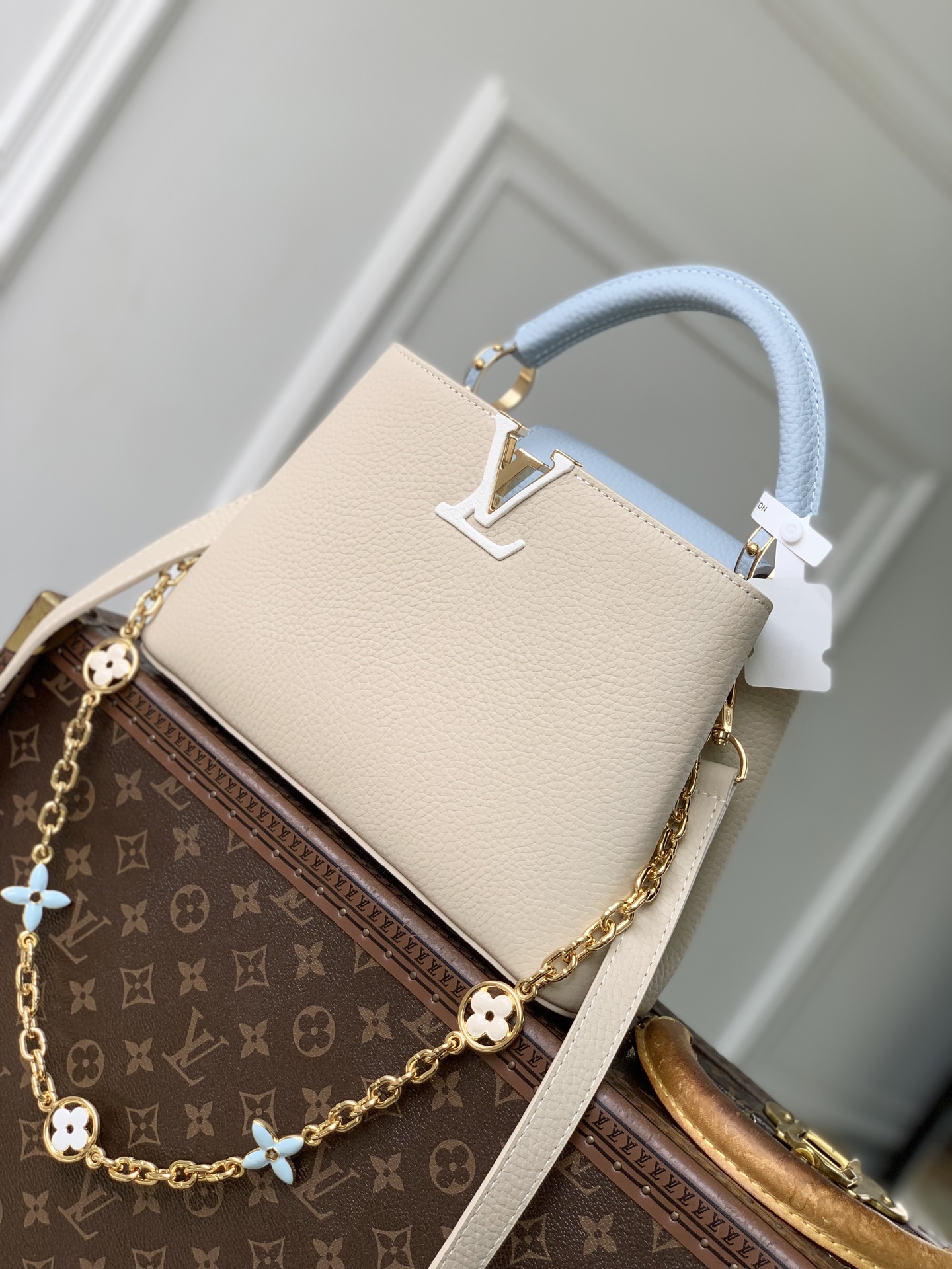 LOUIS VUITTON LV M2A443 루이비통 카푸신 소형 핸드백 (Capucines BB) 가방