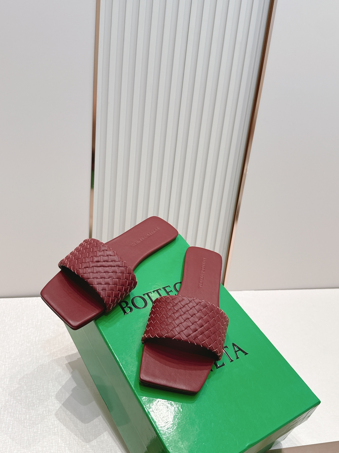 보테가 베네타(BOTTEGA VENETA) 위빙 플랫 슈즈 신발