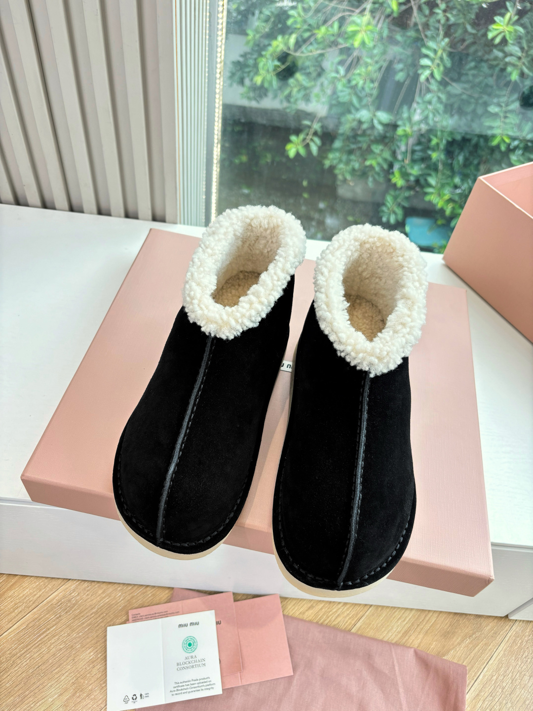 미우미우(MIU MIU) 울 안감 스웨이드 숏 부츠 신발