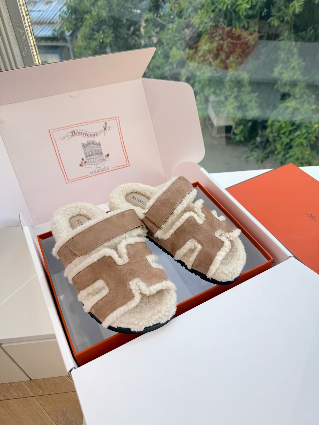 에르메스(HERMES) 시어링 퍼 뮬 슬리퍼 신발