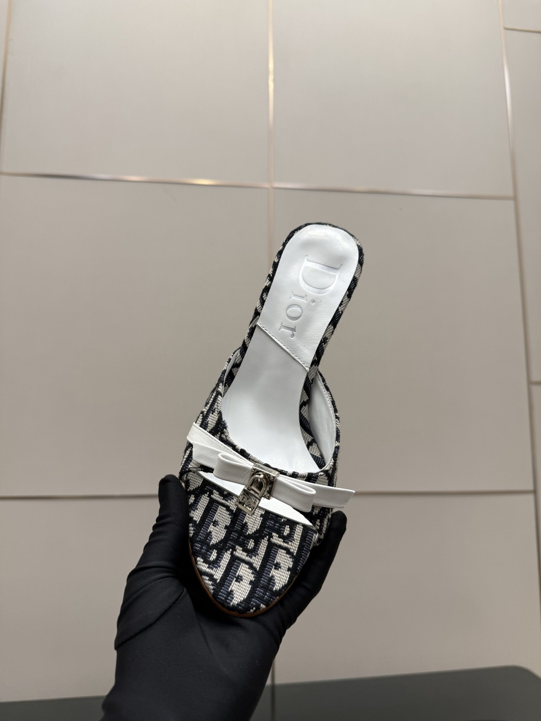 디올(DIOR) 패브릭 뮬 힐 신발