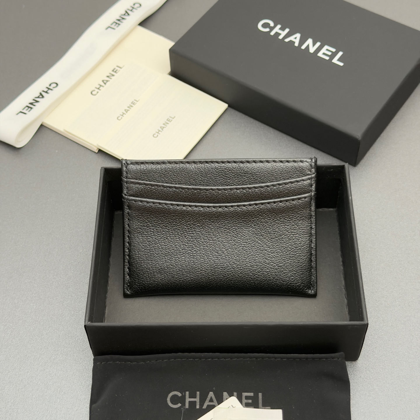 [Chanel] 샤넬 메탈 로고 레더 카드 지갑