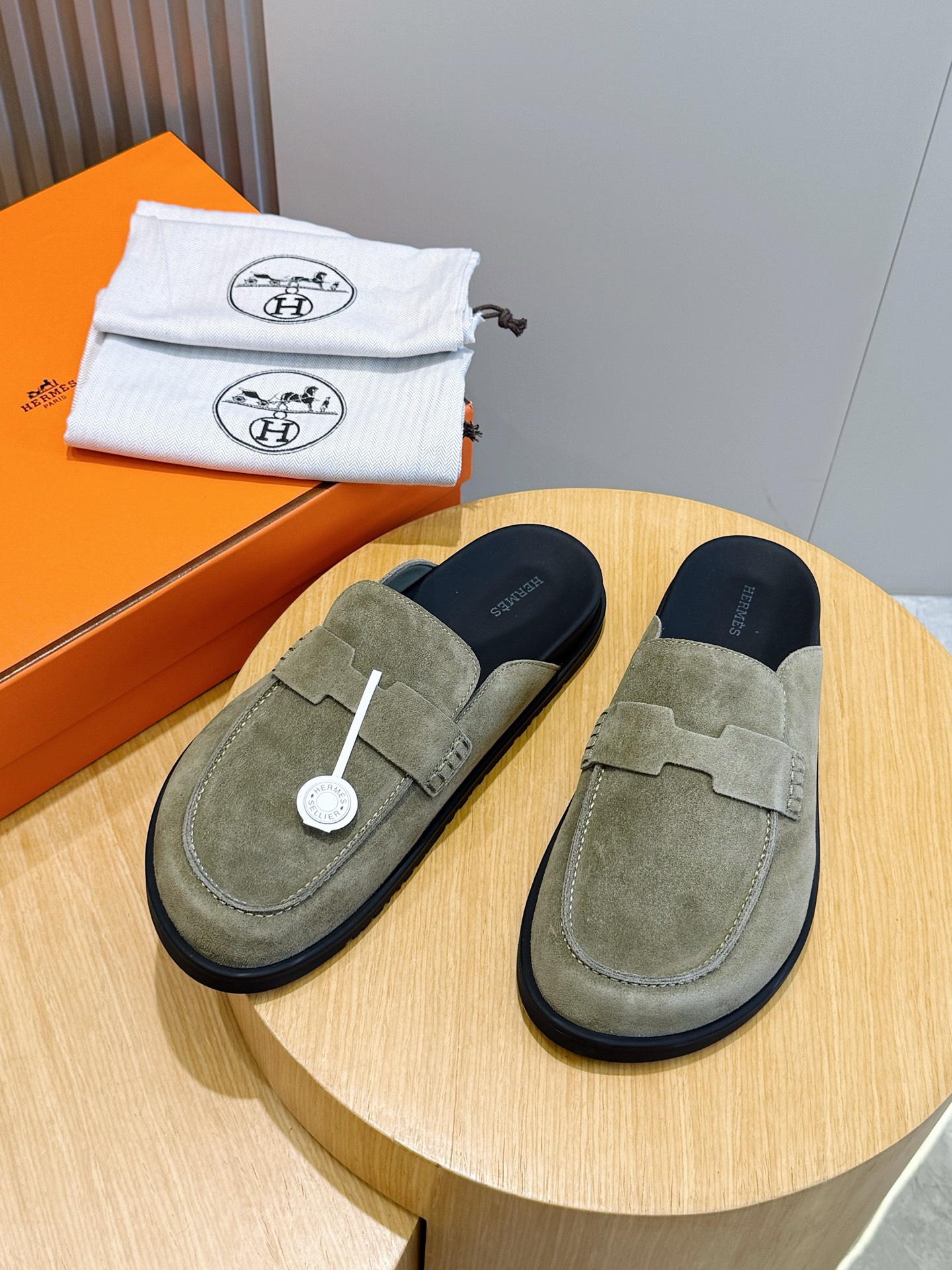 Hermes 에르메스 H 로고 스웨이드 뮬 슬리퍼 신발