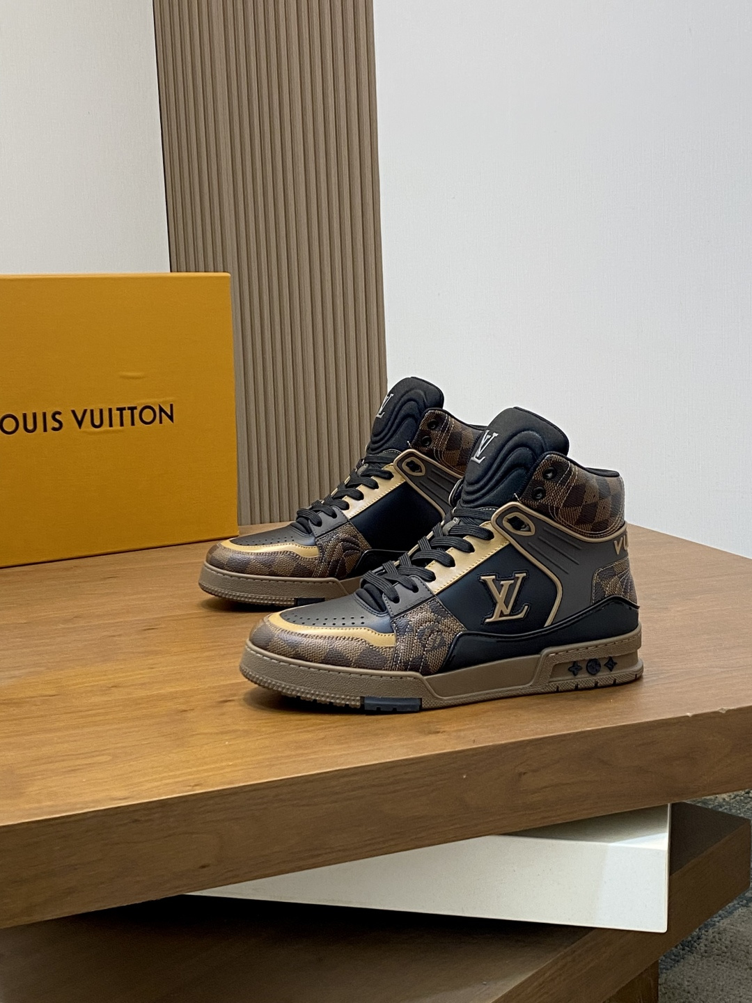 [Louis Vuitton] LV 루이비통 핸드메이드 패치워크 레더 하이탑 스니커즈 신발