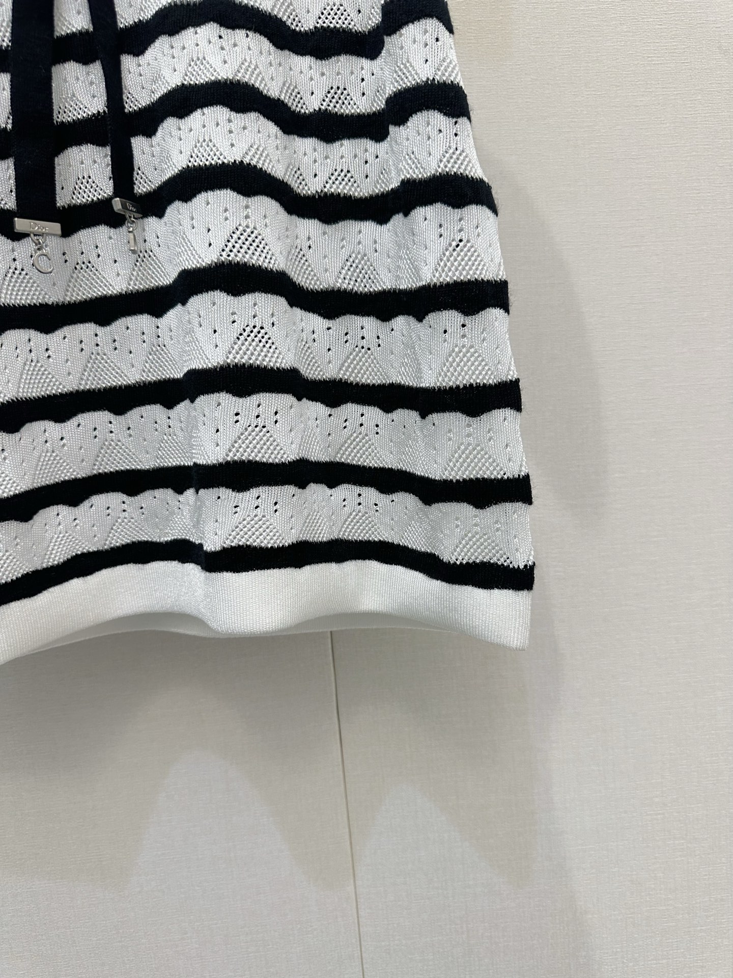 디올(DIOR) 다이아 펀칭 니트 베스트 의류