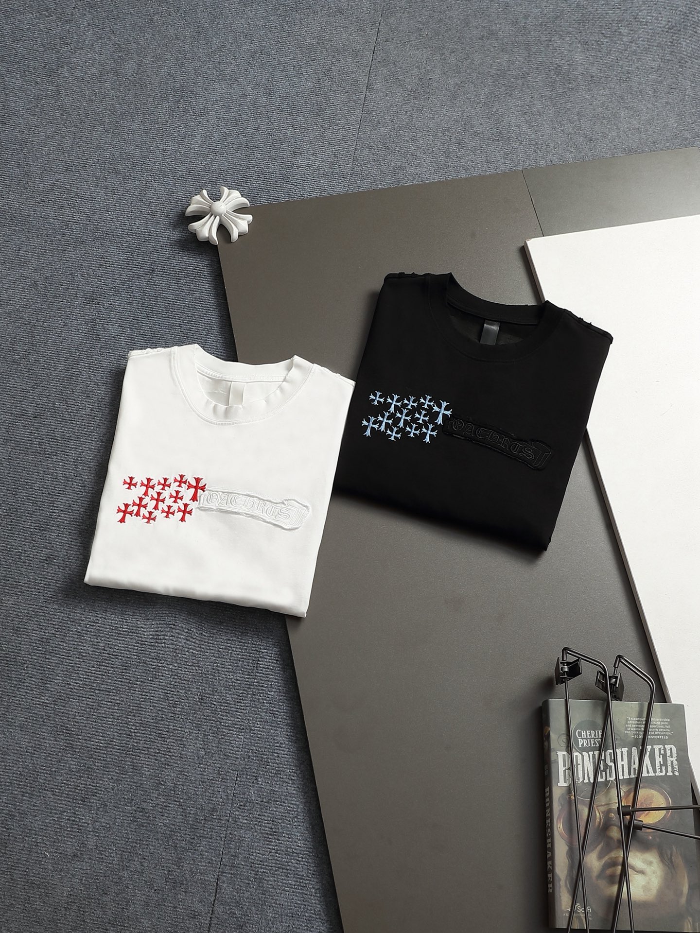크롬하츠(CHROME HEARTS) 크로스 패치 자수 반팔 티셔츠 상의 의류