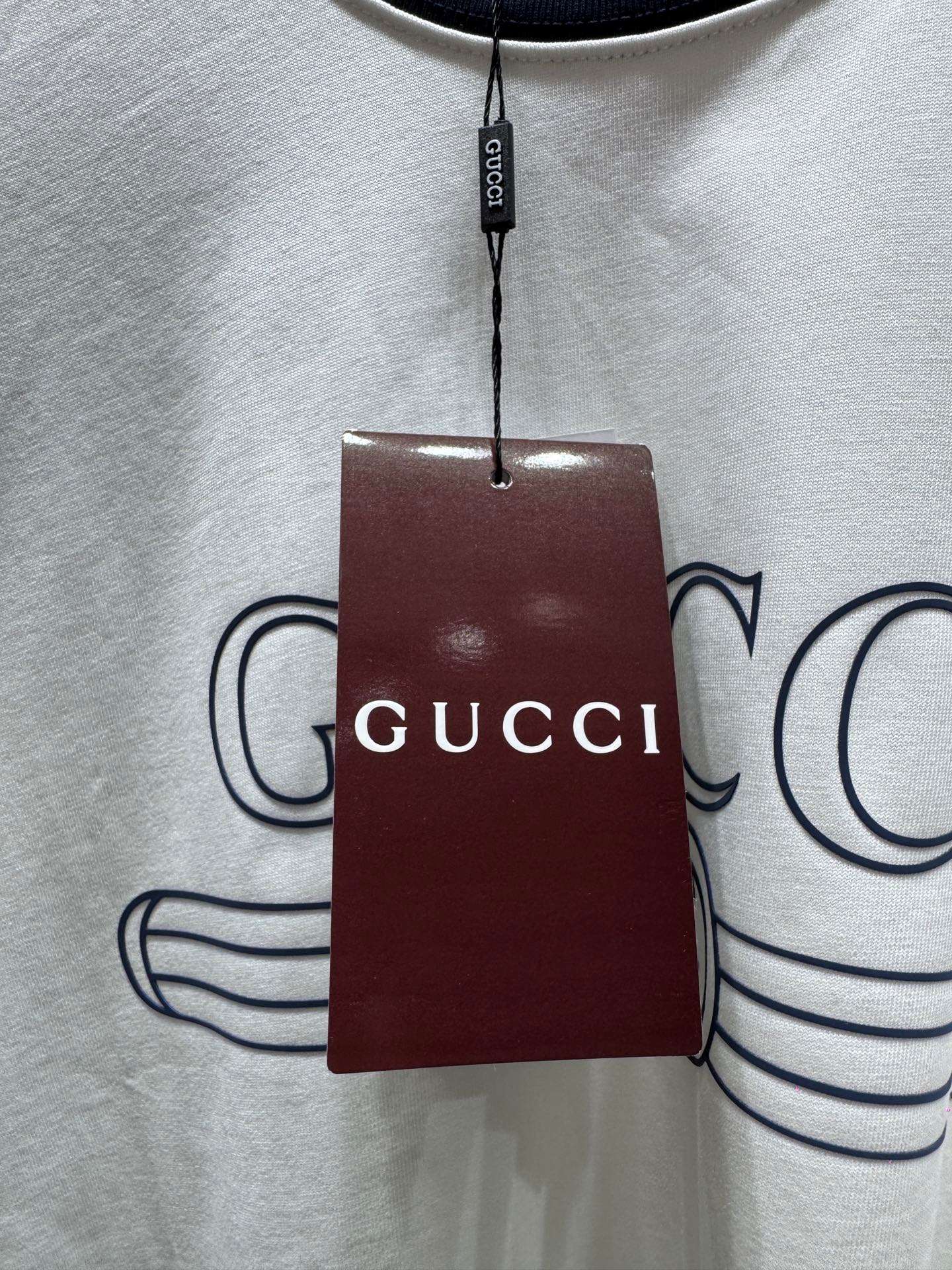구찌(GUCCI) 배색 반팔 티셔츠 상의 의류