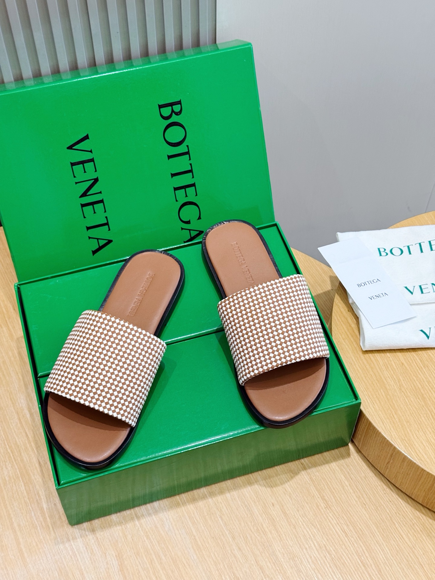 [Bottega Veneta] BV 보테가 베네타 맨즈 웨이브 레더 슬라이드 슬리퍼 신발