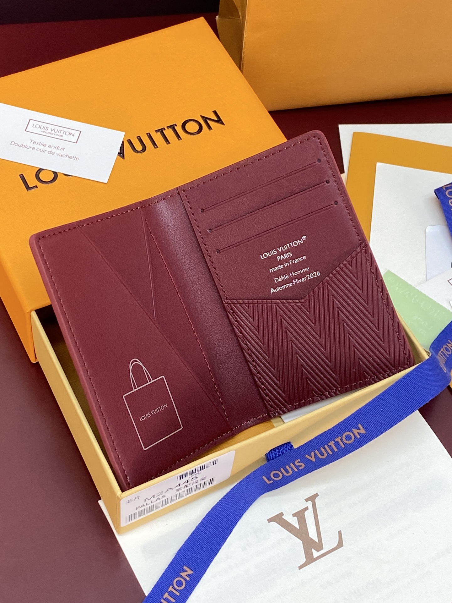 [Louis Vuitton] LV 루이비통 쇼퍼백 모티브 포켓 월렛 지갑 M2A445