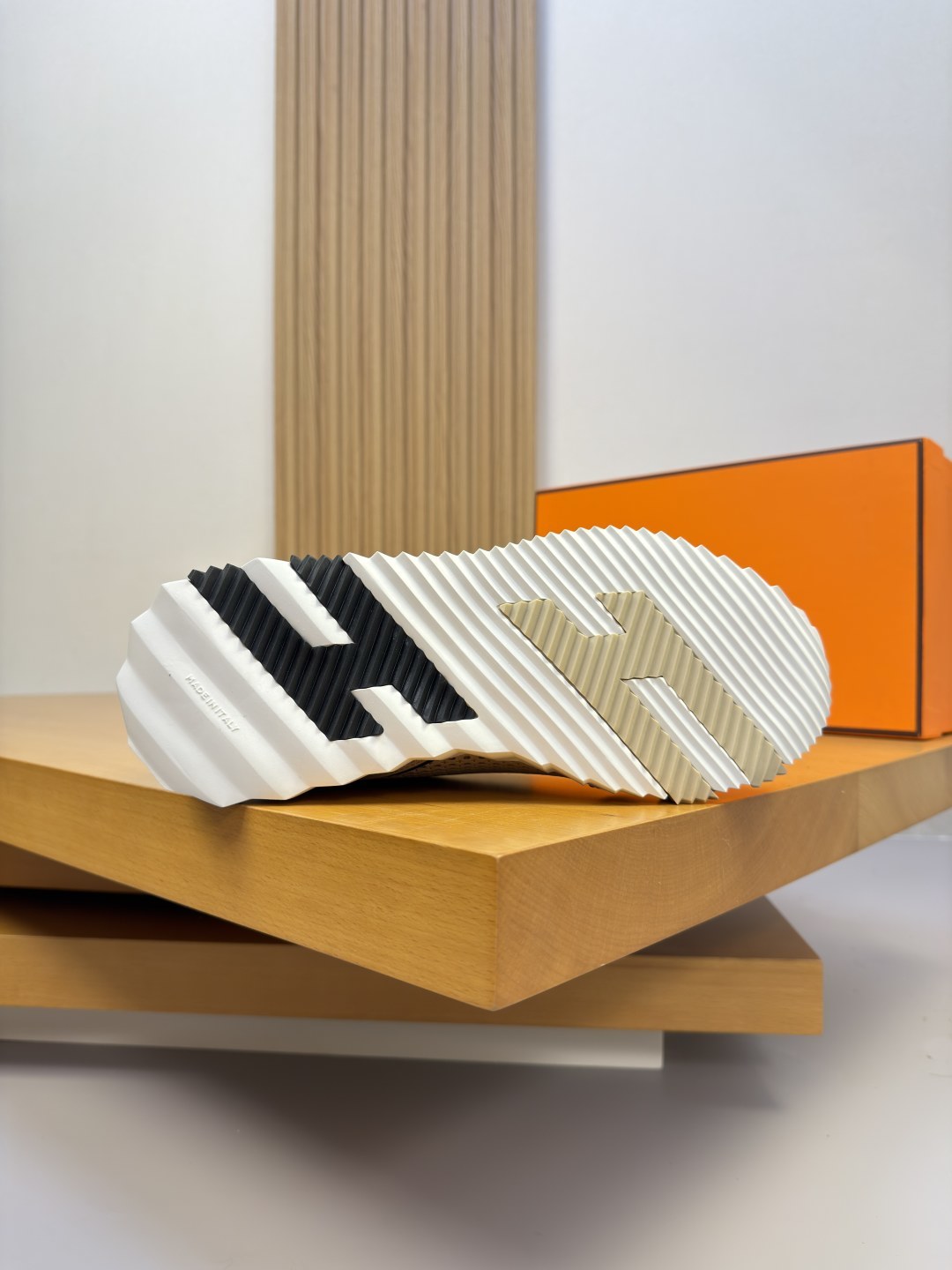 [Hermes] 에르메스 나파 다이아몬드 퍼포레이티드 & 스웨이드 콤비 스니커즈 신발
