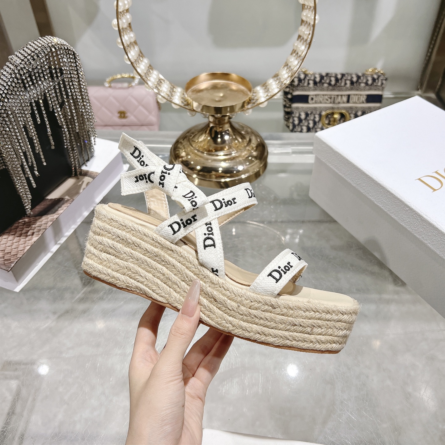 디올(DIOR) 로고 리본 더블 스트랩 플랫폼 샌들 신발