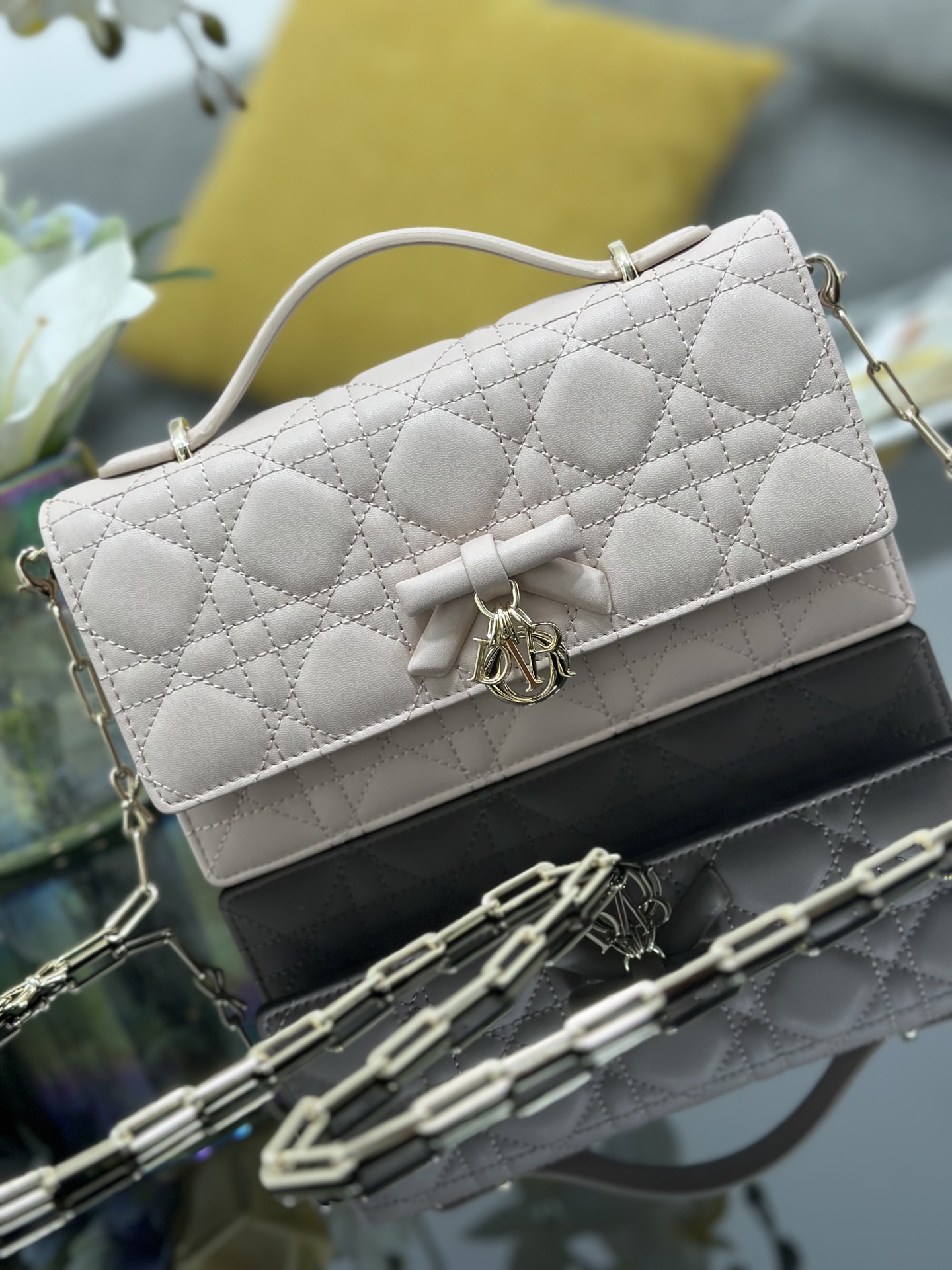 [Dior] 디올 미스 디올(Miss Dior) 보우 램스킨 탑핸들 체인 파우치 (WOC) 가방