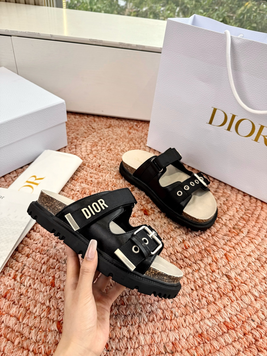 디올(DIOR) CD 버클 슬리퍼 신발