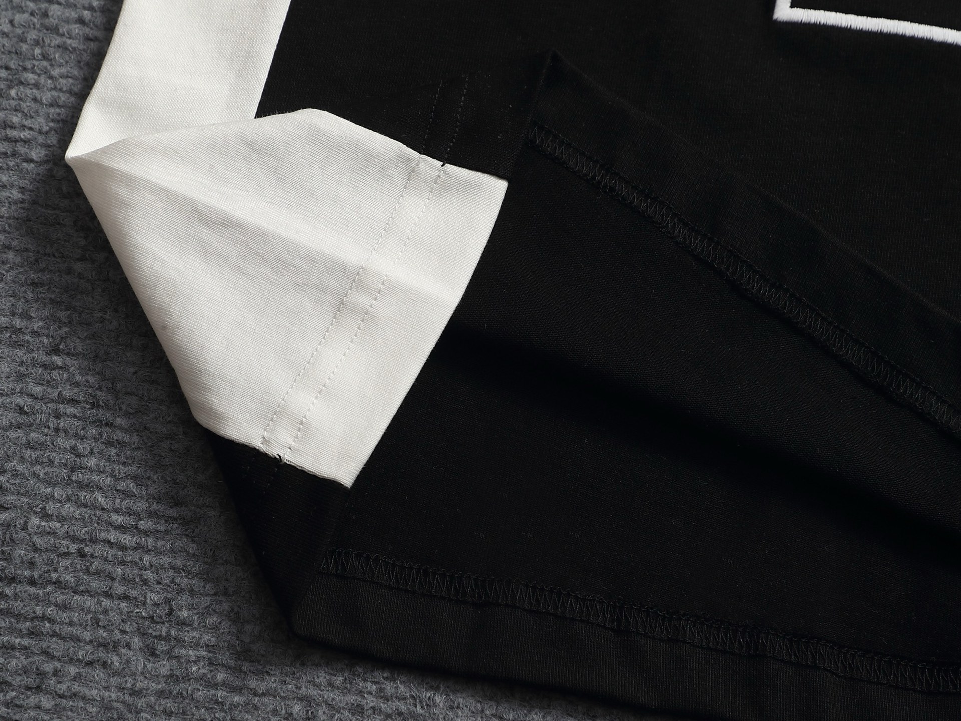 발렌시아가(BALENCIAGA) NBA 콜라보 배색 로고 반팔 티셔츠 상의 의류