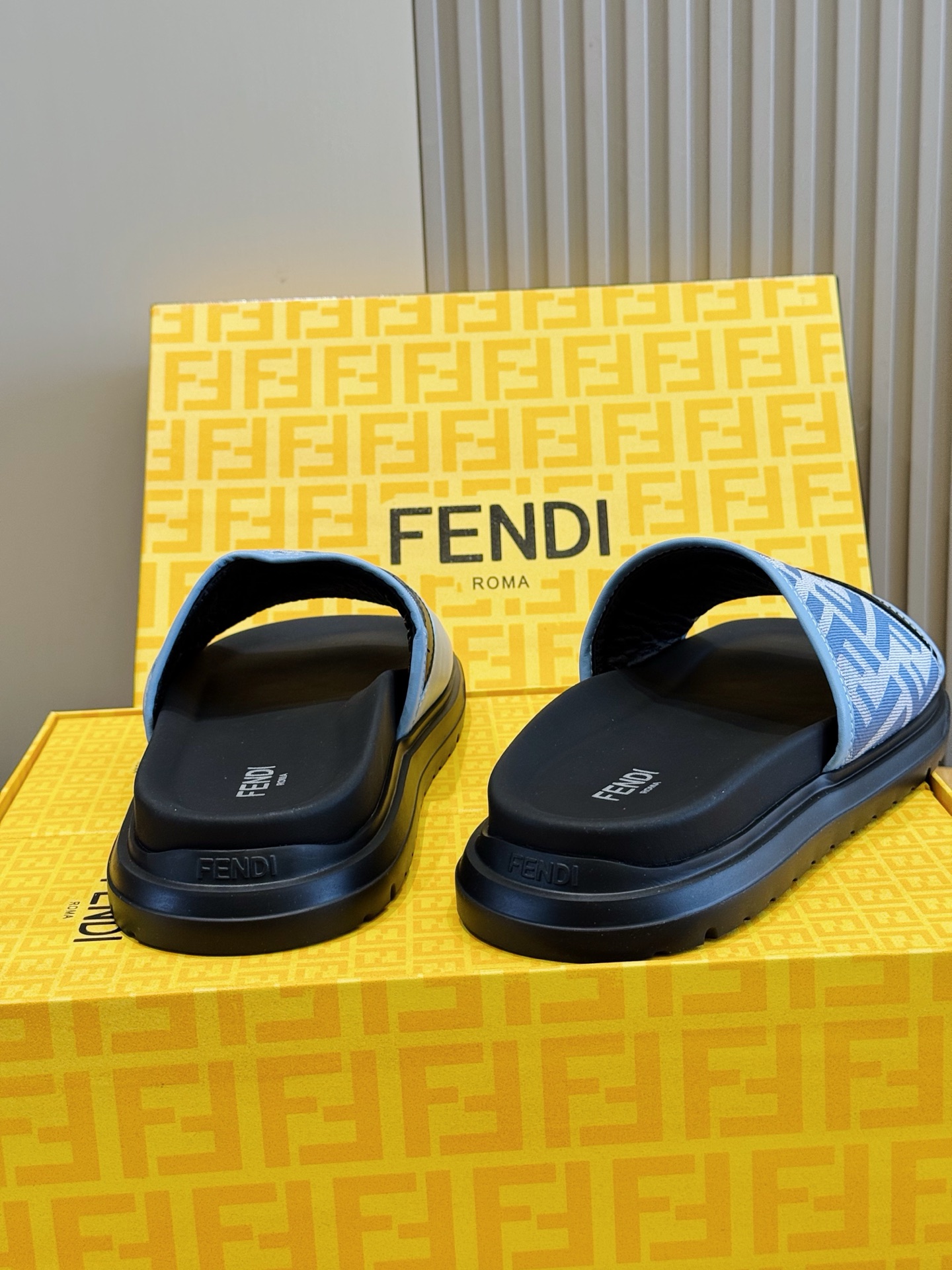 [Fendi] 펜디 맨즈 컬러블록 FF 로고 러버 슬라이드 슬리퍼 신발