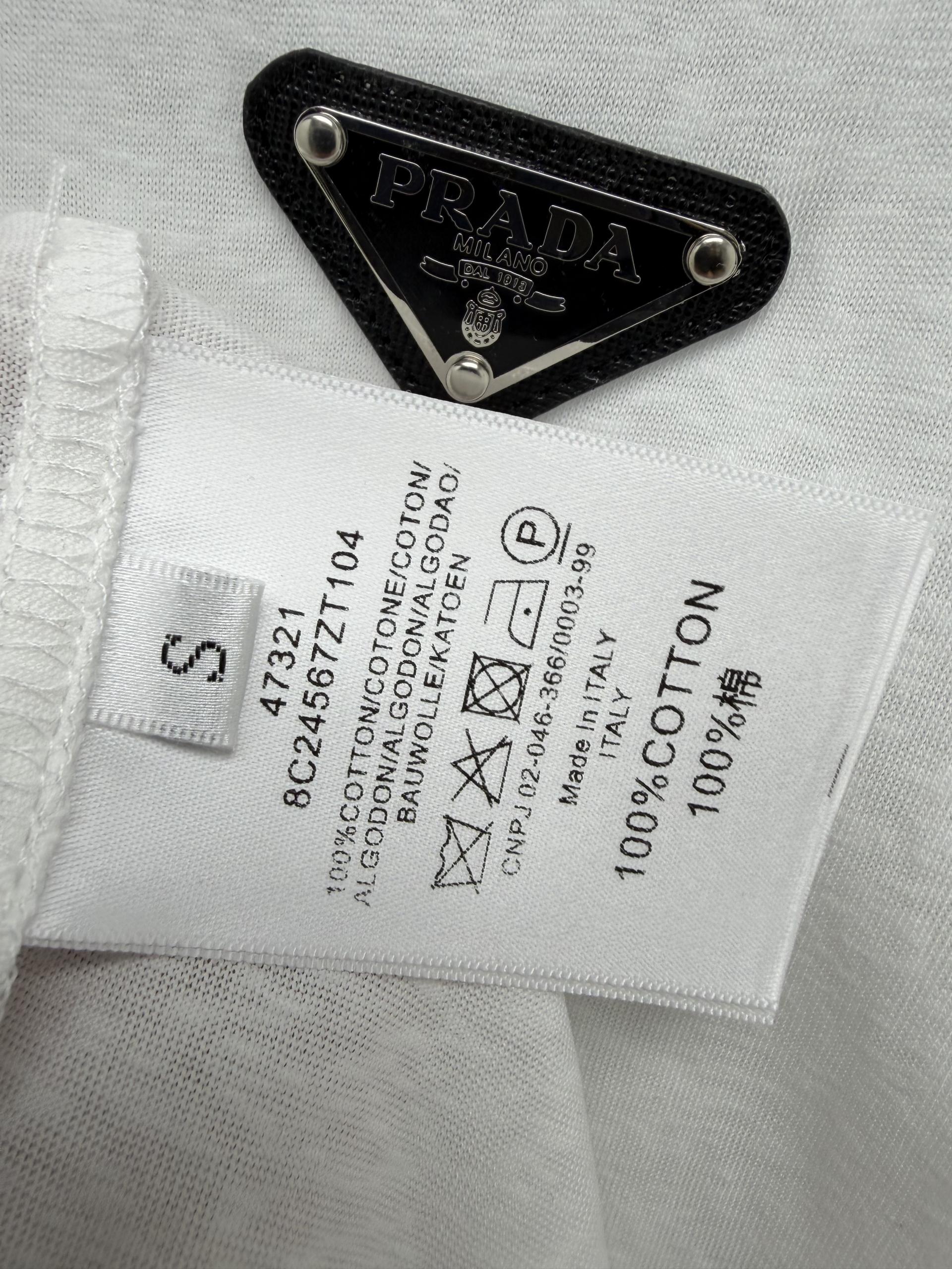 [Prada] 프라다 26SS 백리스 스트랩 반팔 티셔츠 의류