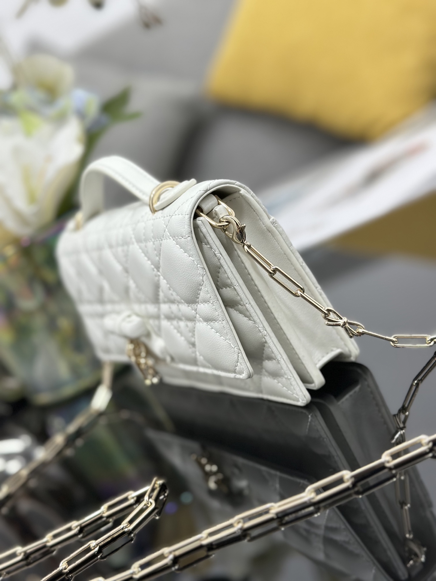 [Dior] 디올 미스 디올(Miss Dior) 보우 램스킨 탑핸들 체인 파우치 (WOC) 가방