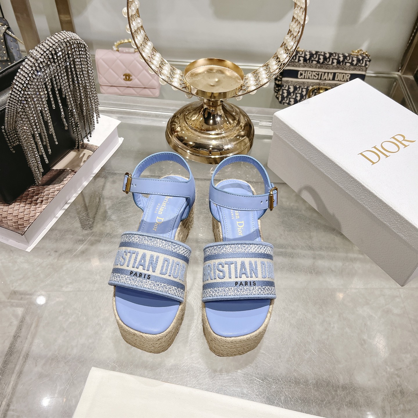 디올(DIOR) Dway 로고 밴드 앵클 스트랩 웨지 샌들 신발