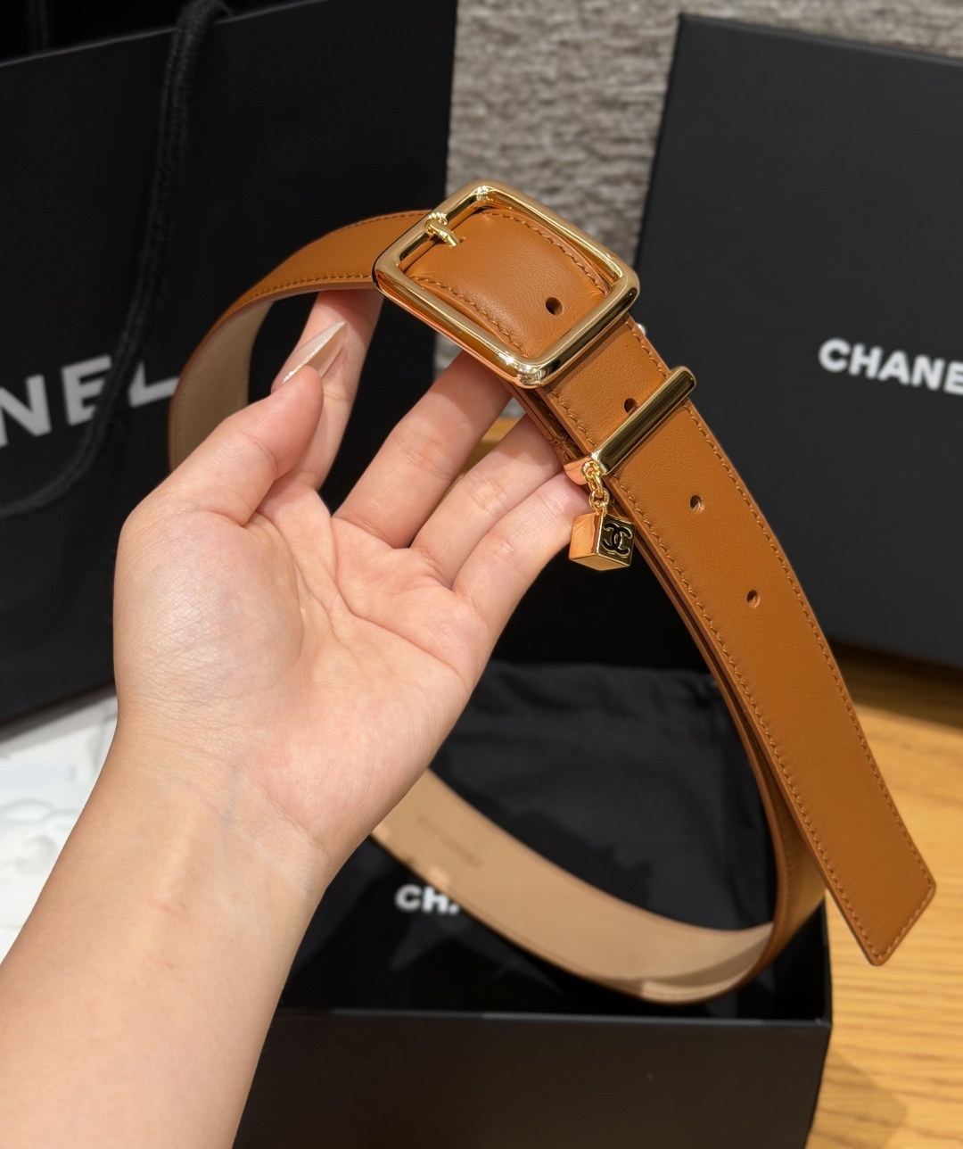 샤넬(CHANEL) 카프스킨 브라스 핀 골드 버클 벨트