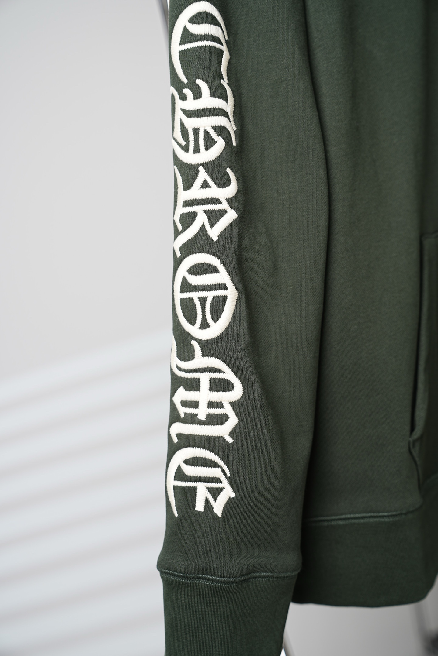 크롬하츠(CHROME HEARTS) 자수 하프집업 맨투맨 상의 의류