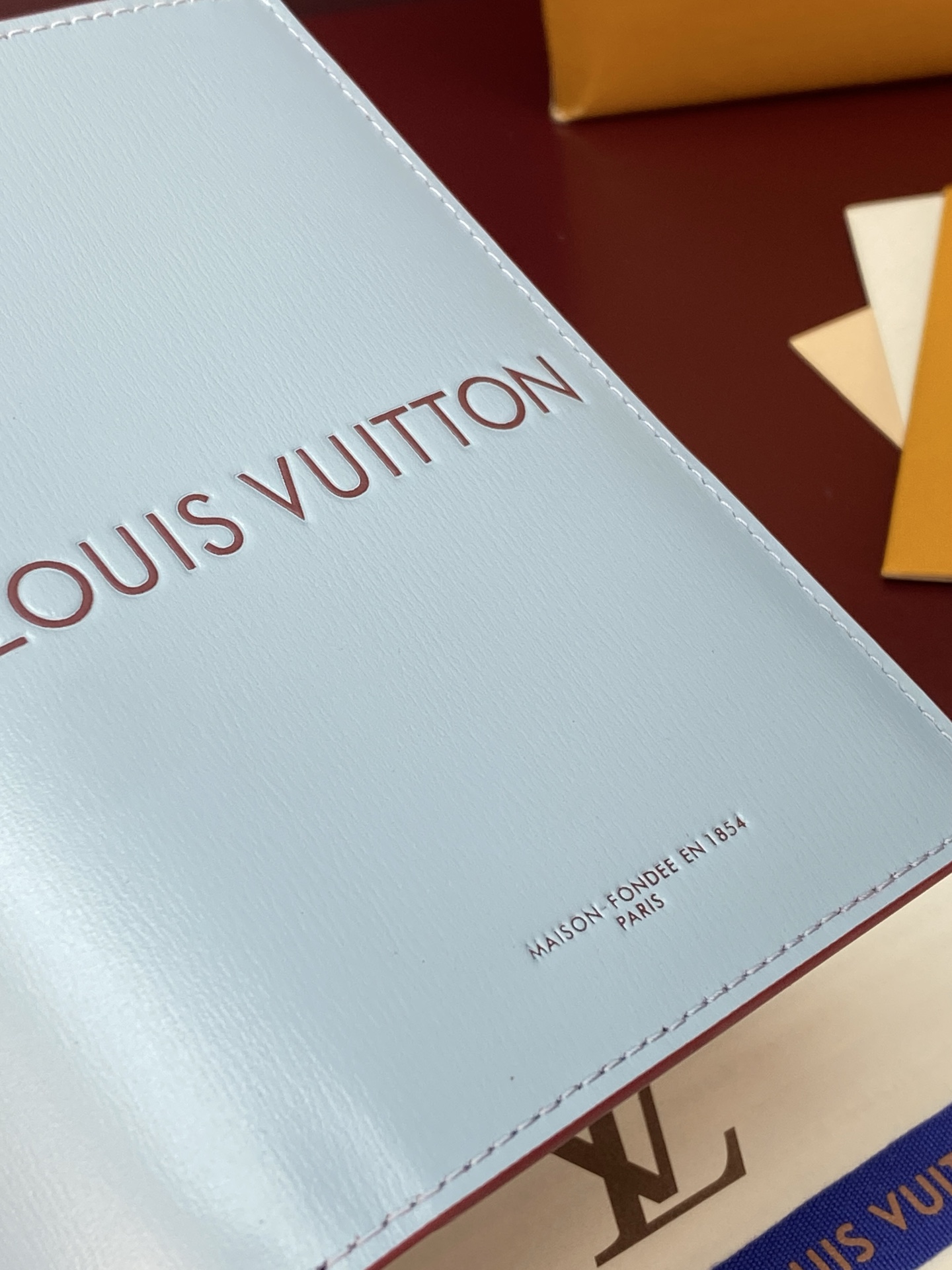 [Louis Vuitton] LV Packaging 루이비통 쇼퍼백 모티브 패스포트 홀더 지갑 M2A444