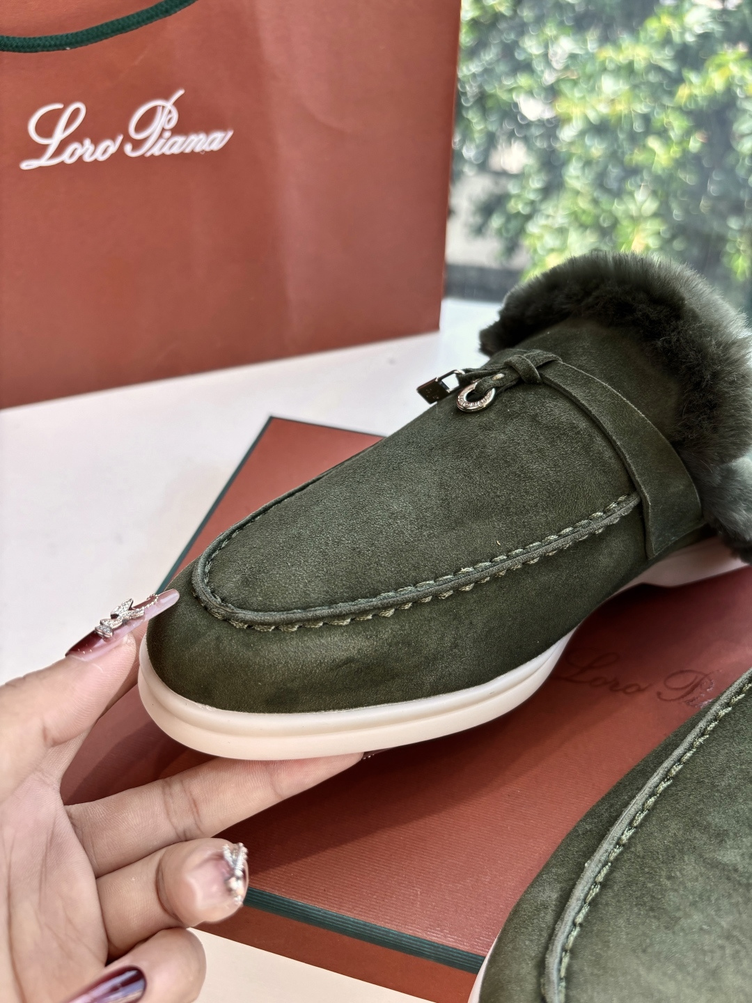 로로피아나(Loro Piana) 커플 퍼 트리밍 스웨이드 뮬 슬리퍼 신발