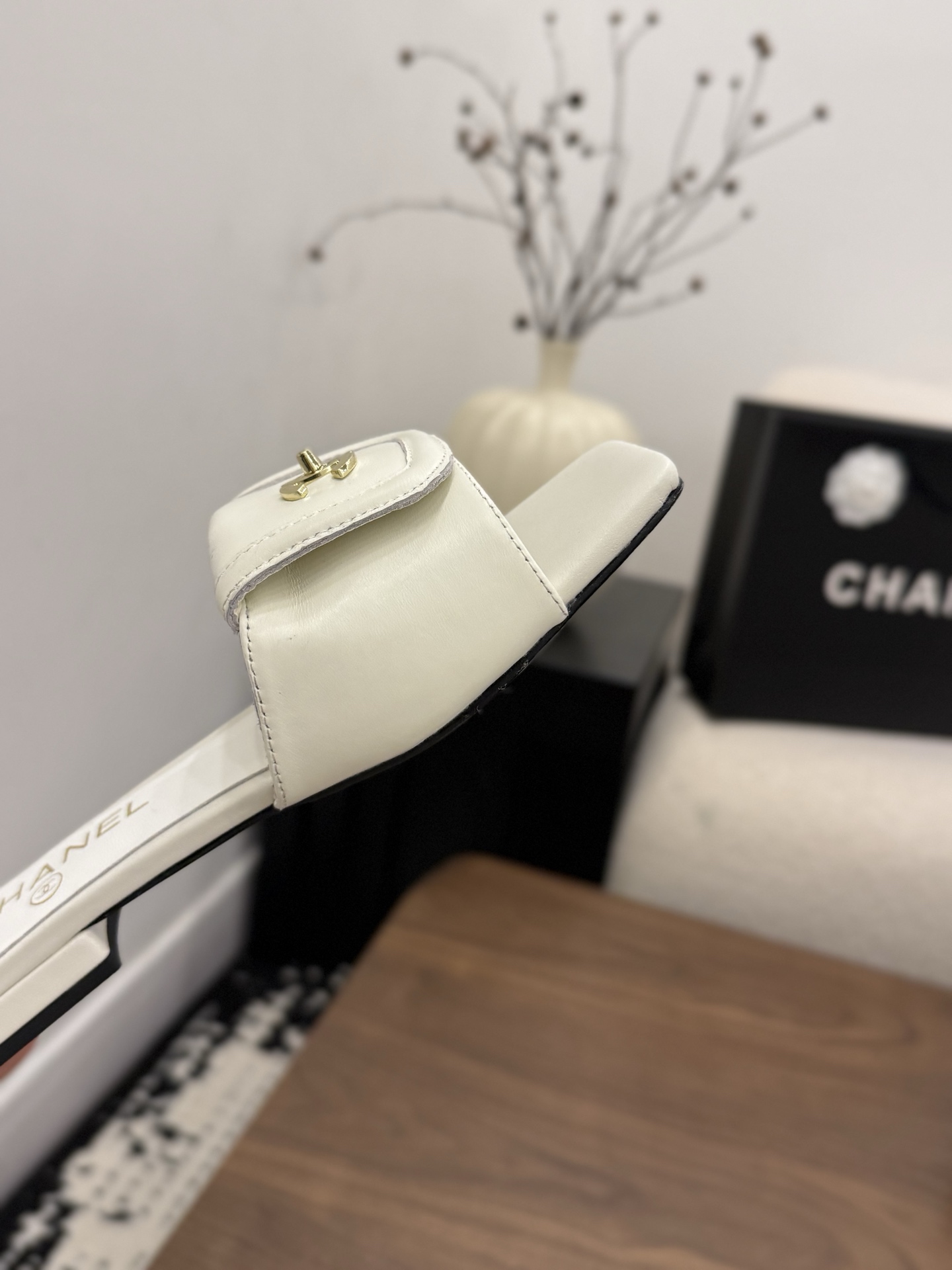 샤넬(CHANEL) 버클 스퀘어토 플랫 슬리퍼 신발