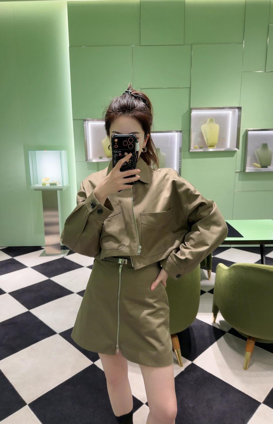 프라다(PRADA) 벨트 장식 A라인 코튼 스커트 하의 의류