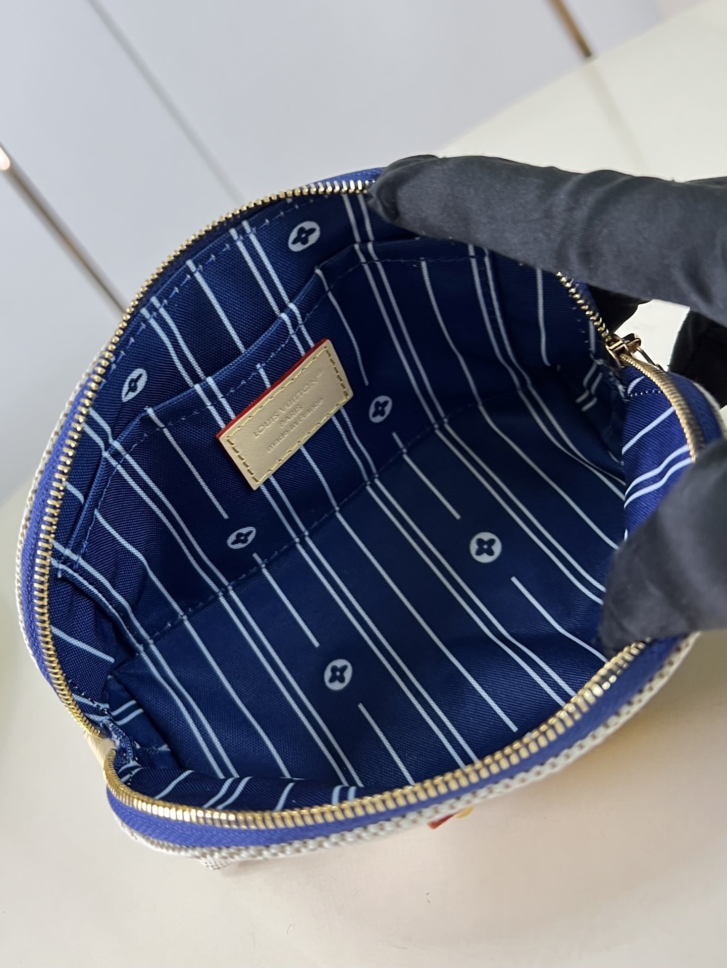 [Louis Vuitton] LV 루이비통 에스칼(Escale) 포셰트 코스메틱 화장품 파우치 백 가방 (스몰)