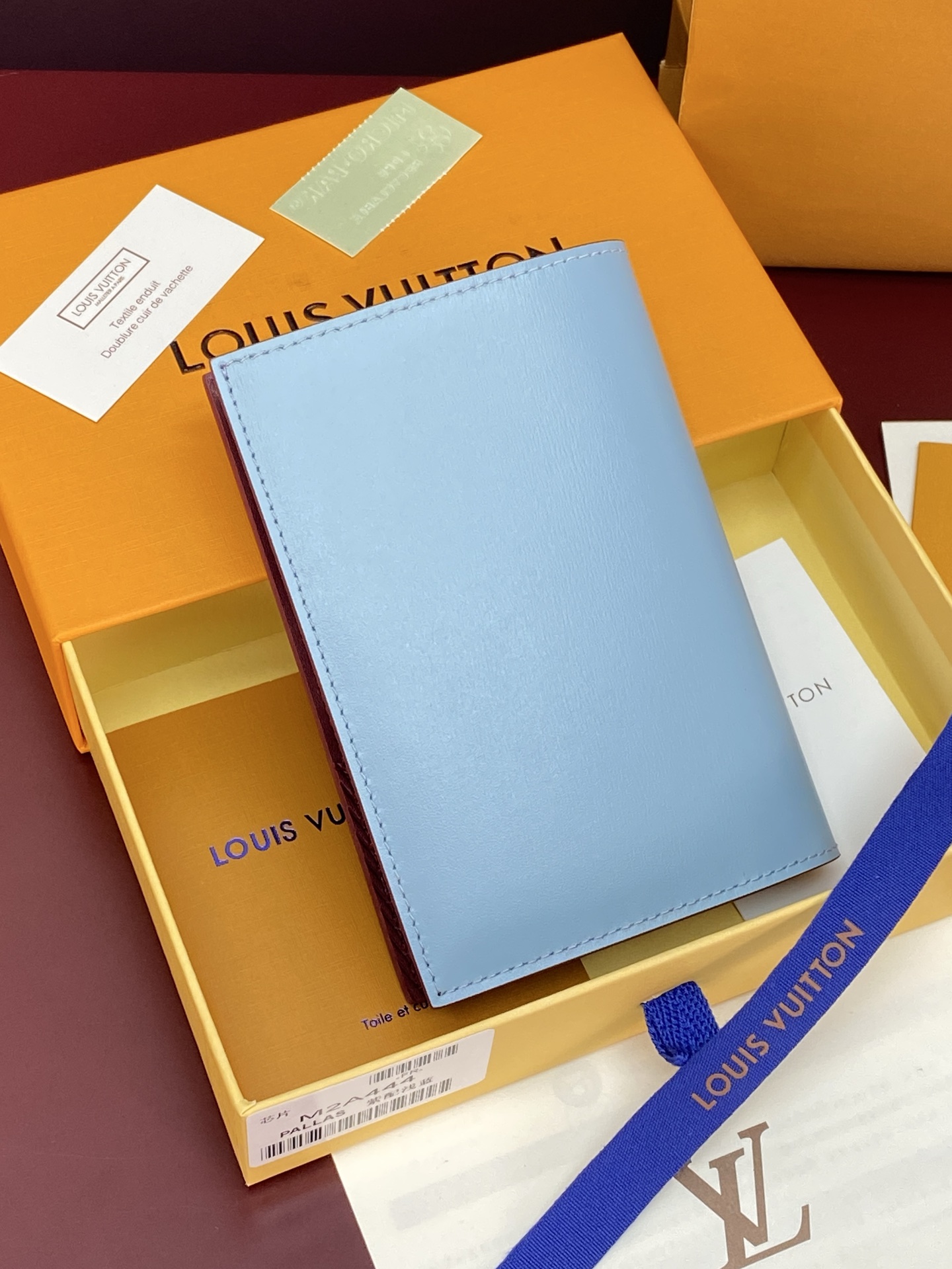 [Louis Vuitton] LV Packaging 루이비통 쇼퍼백 모티브 패스포트 홀더 지갑 M2A444