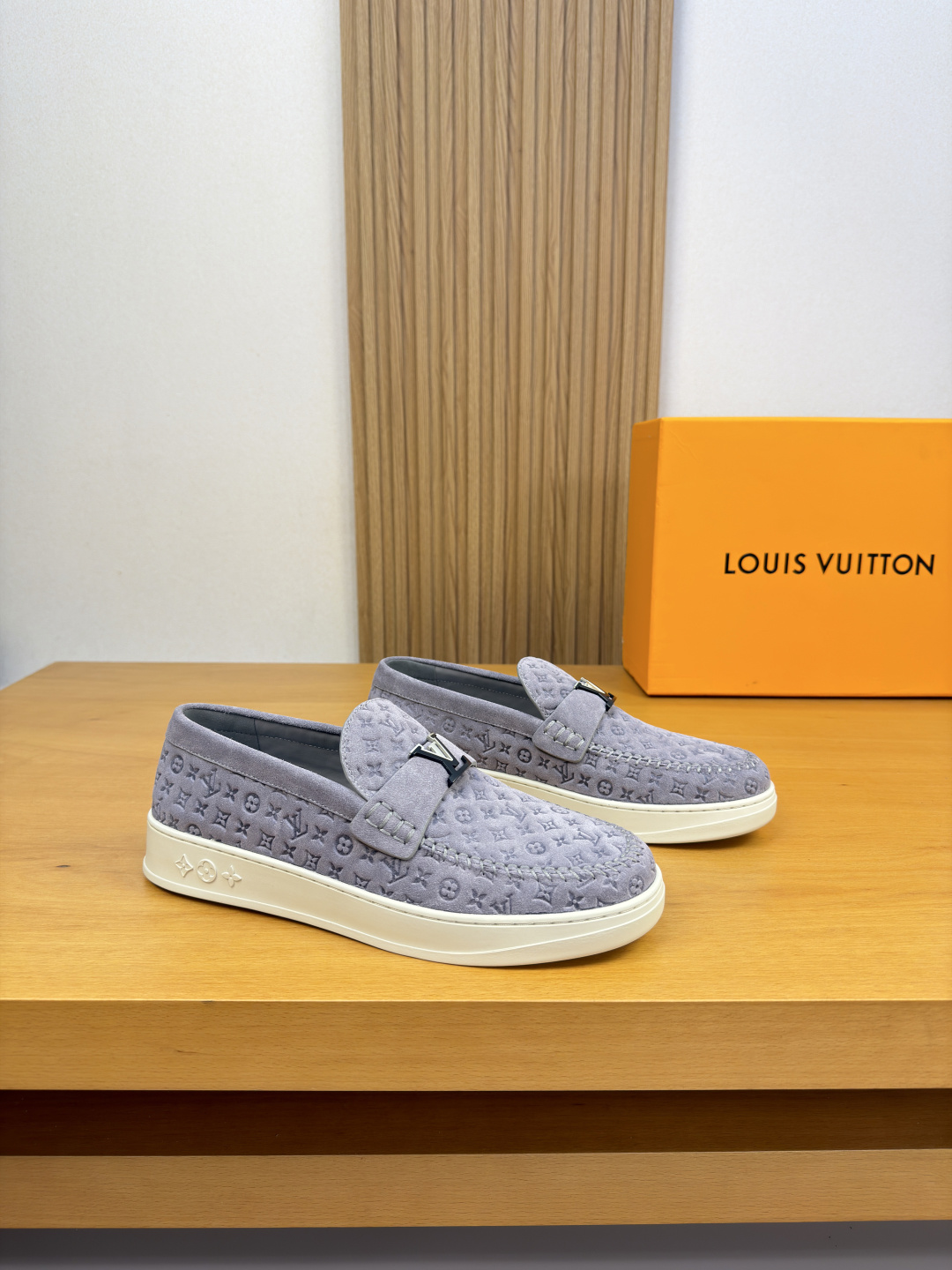 [Louis Vuitton] LV 루이비통 프리미엄 스웨이드 엠보싱 메탈버클 캐주얼 로퍼 신발